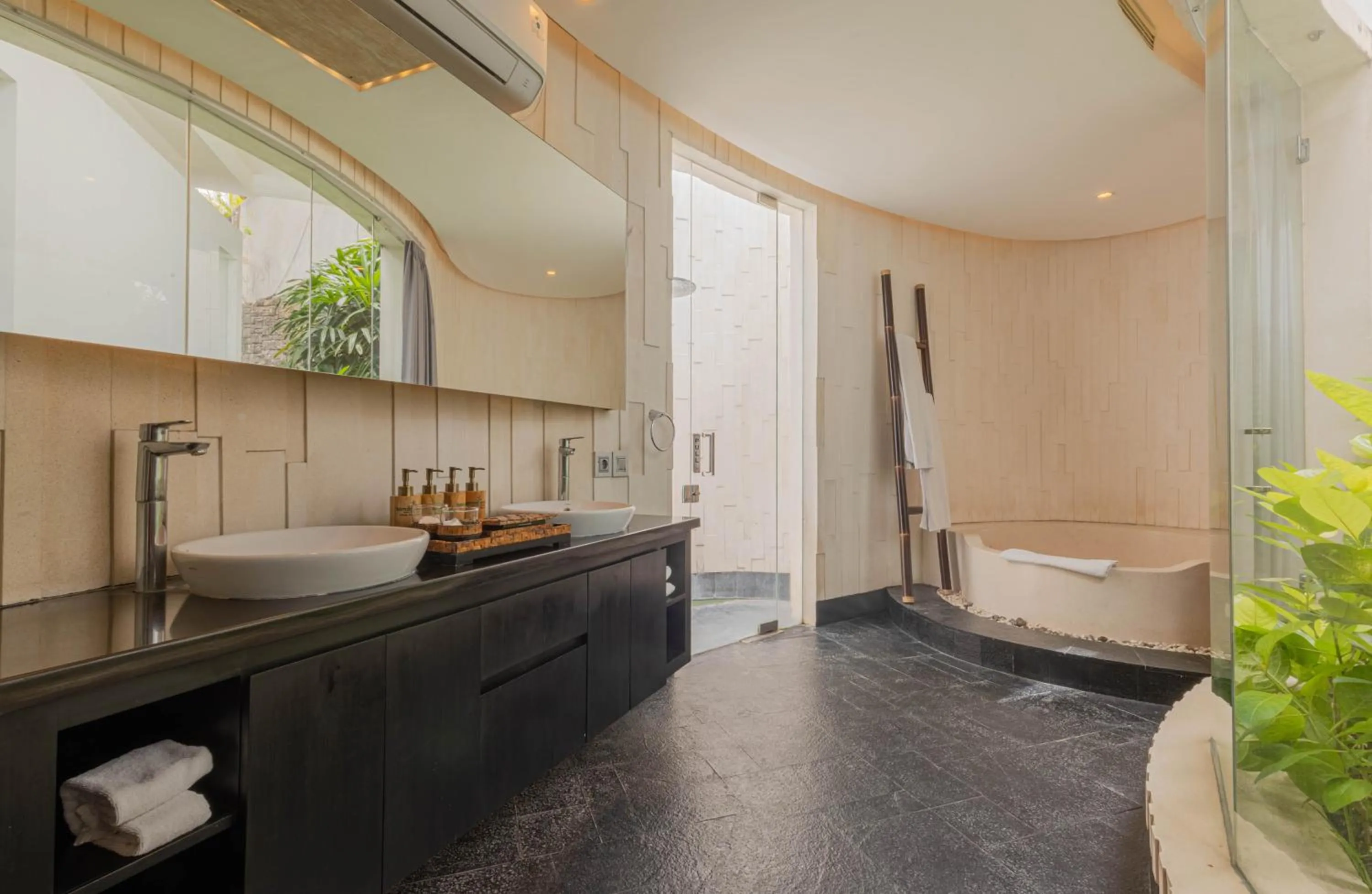 Bath in Taman Mesari Luxury Villas-Seminyak