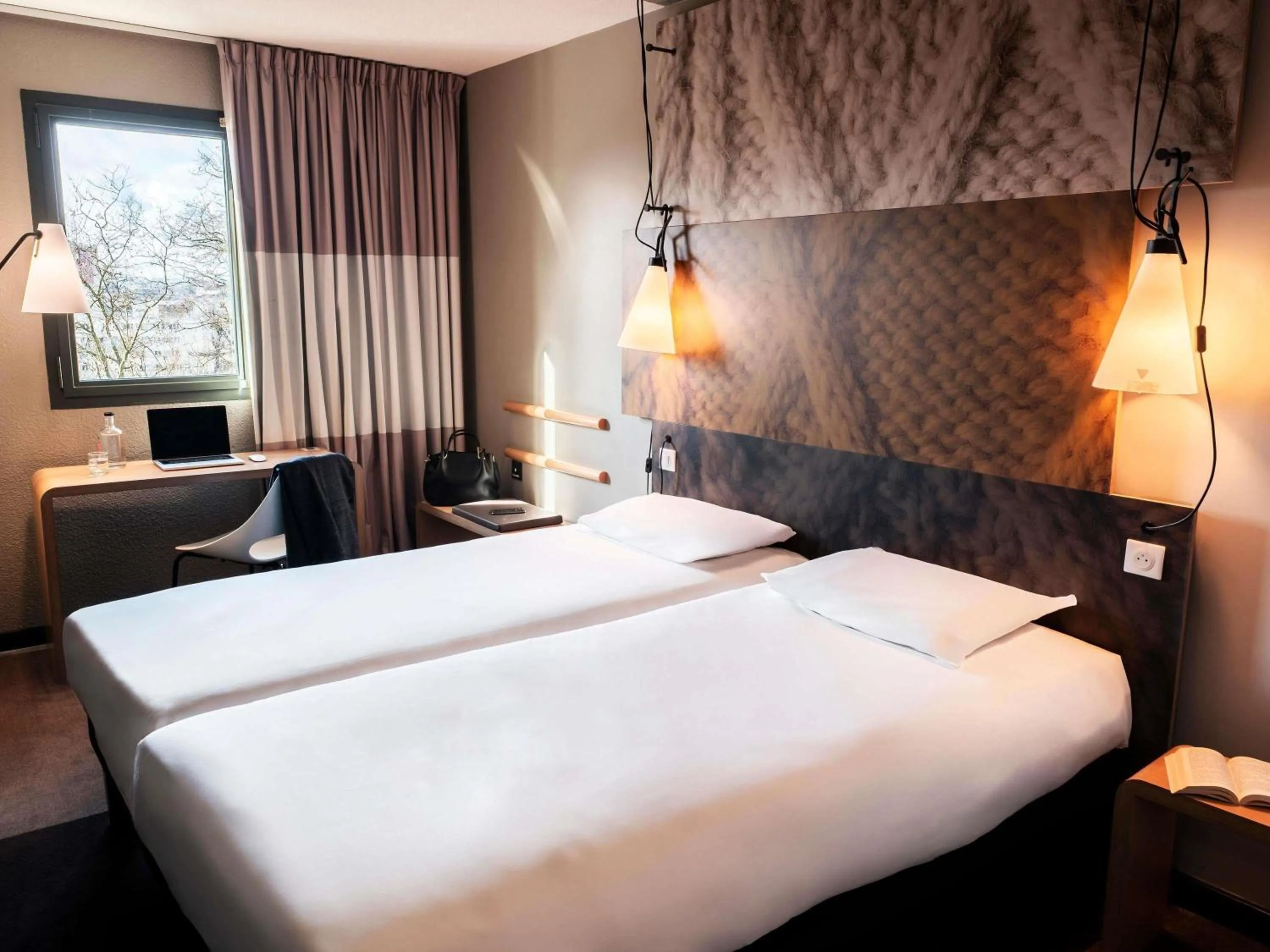 Property building, Bed in ibis Rouen Centre Champ de Mars