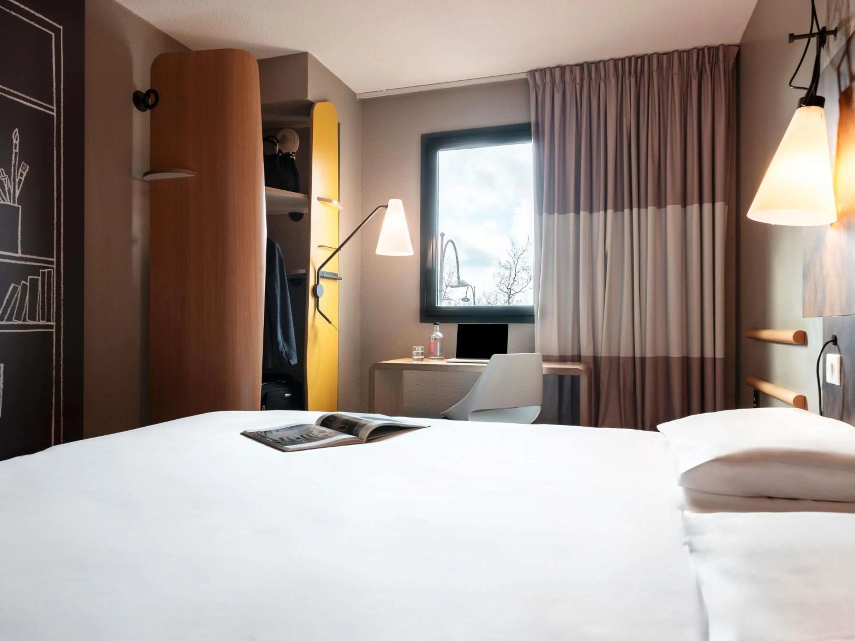 Property building, Bed in ibis Rouen Centre Champ de Mars