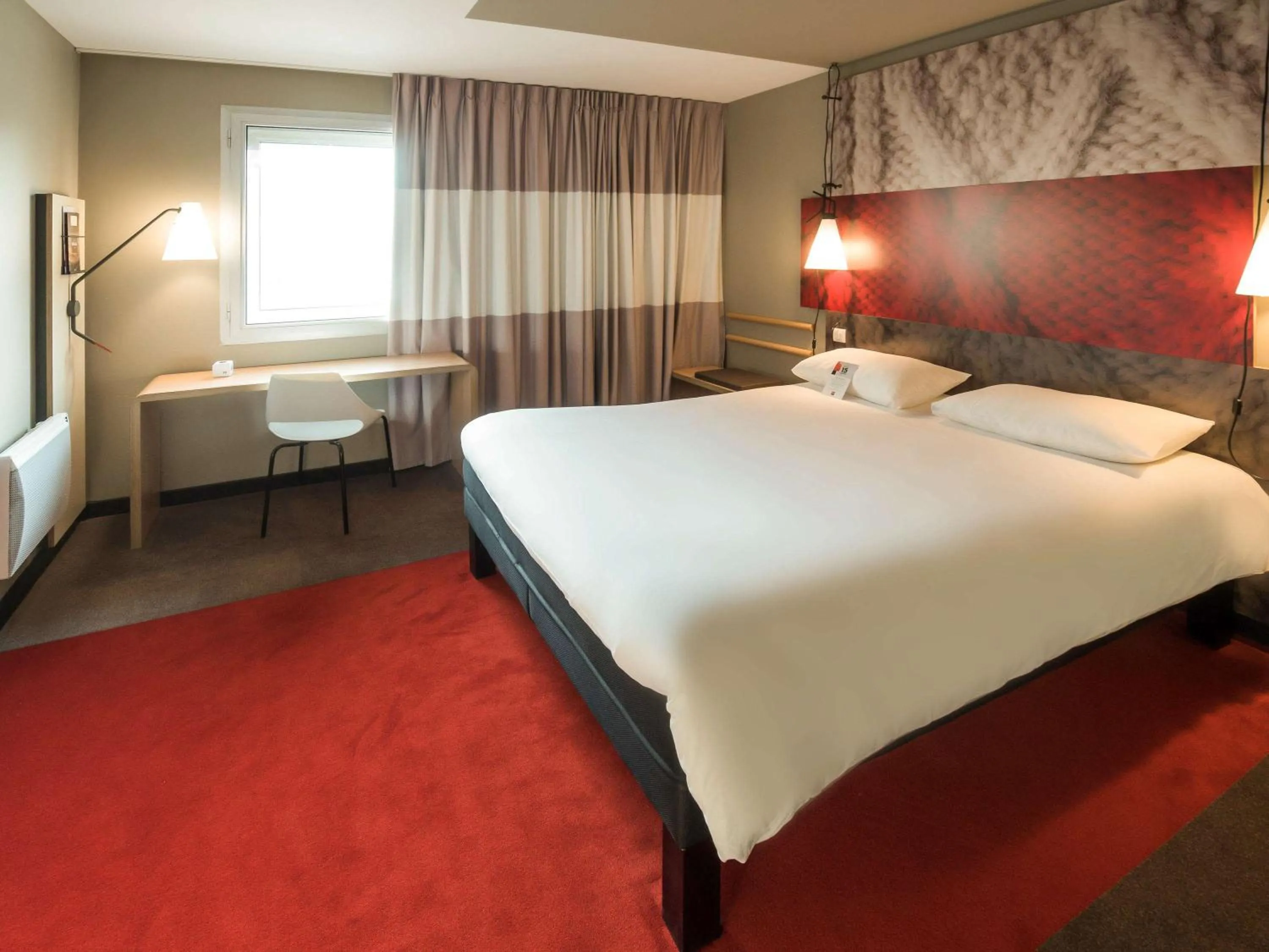 Property building, Bed in ibis Rouen Centre Champ de Mars