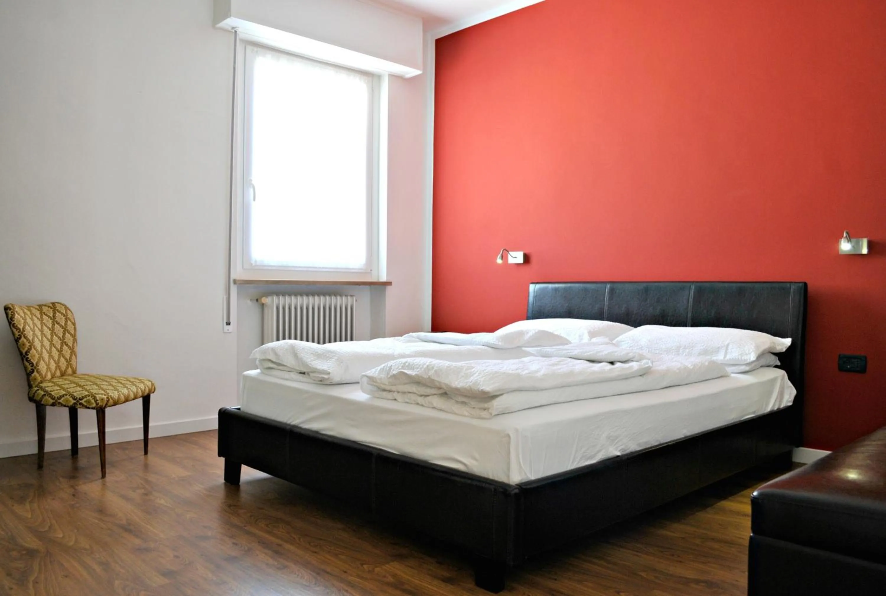 Photo of the whole room, Bed in Riva City View