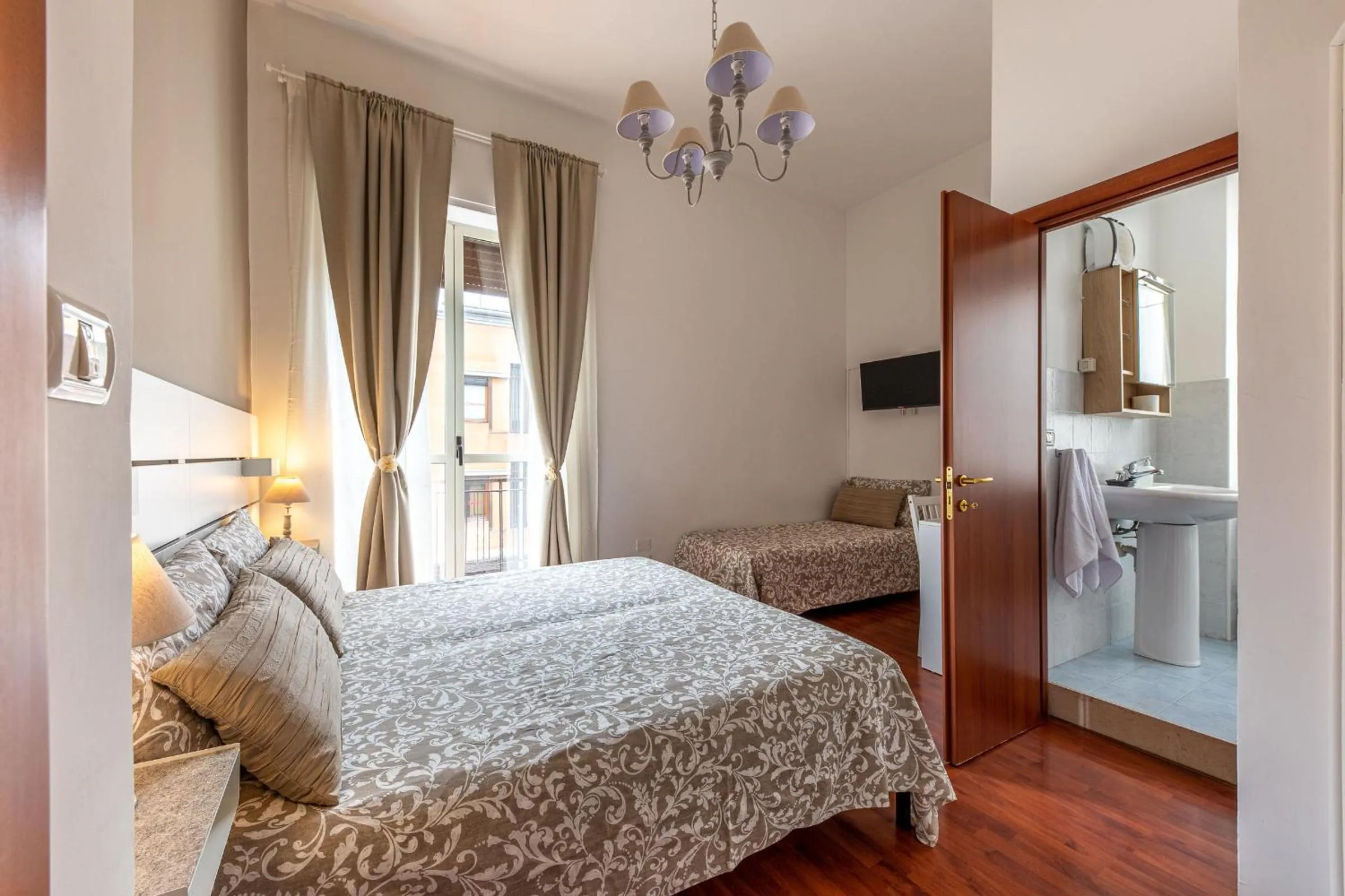 TV and multimedia, Bed in B&B della Stazione