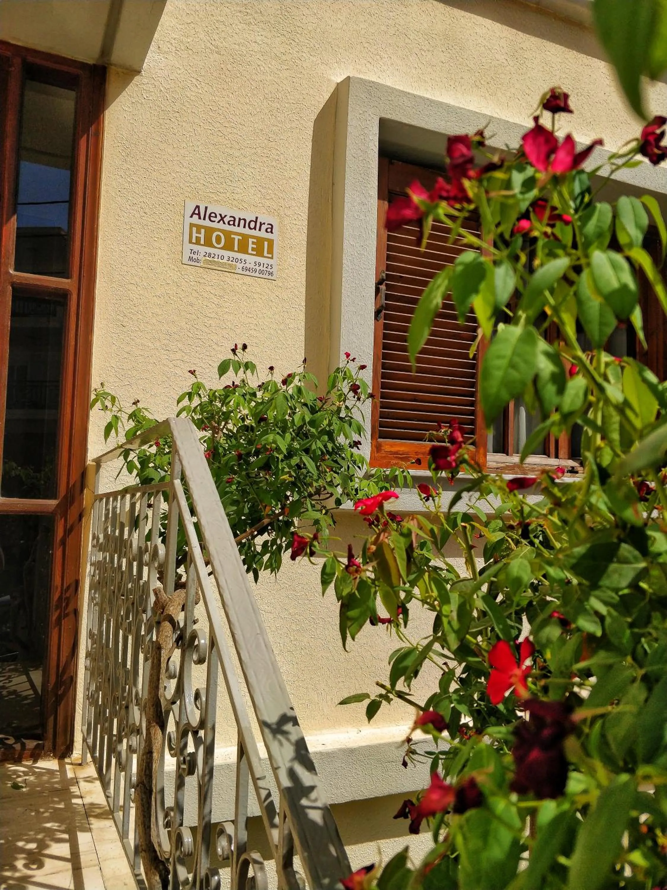 Facade/entrance in Alexandra Hotel