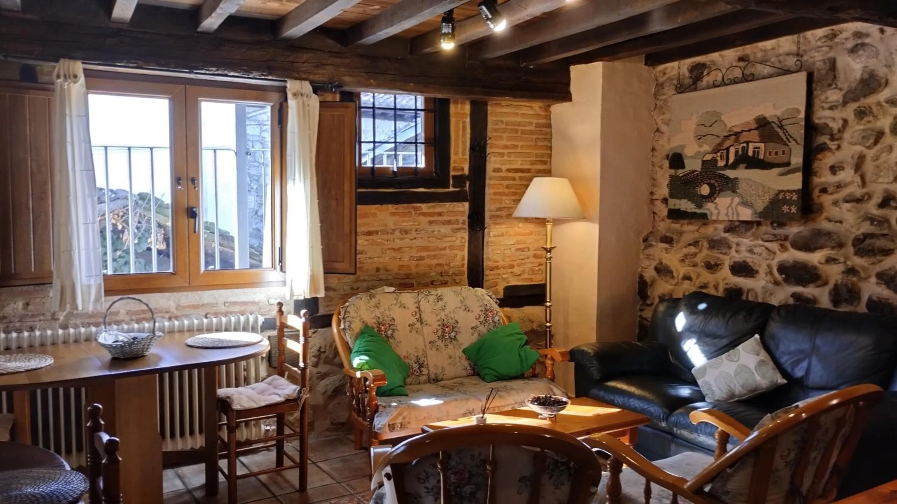 Communal lounge/ TV room in Hotel La Casa Chacinera