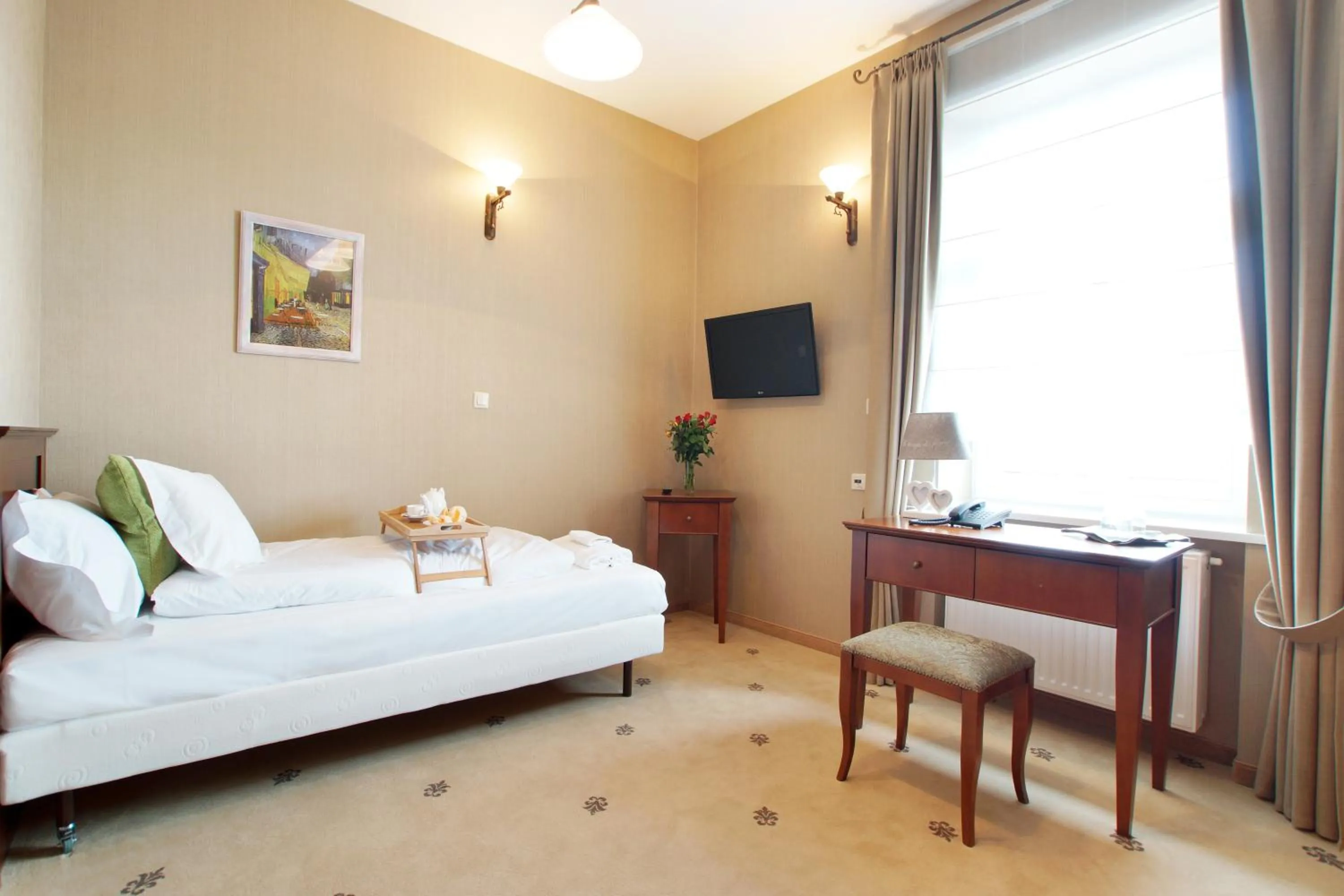 Photo of the whole room, Bed in Versant Hotel & Spa