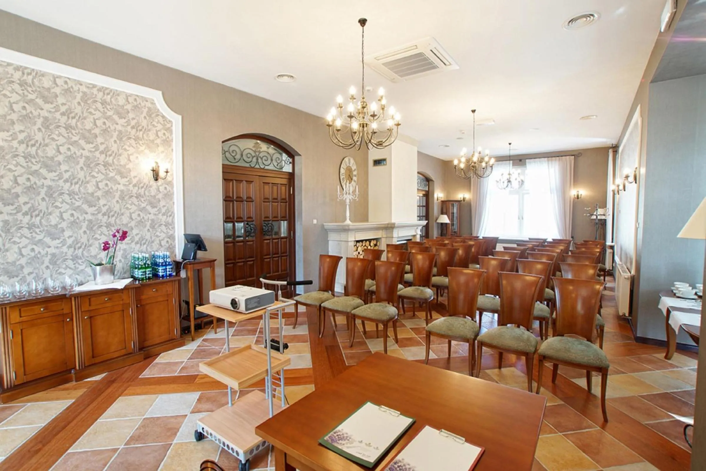 Restaurant/places to eat in Versant Hotel & Spa