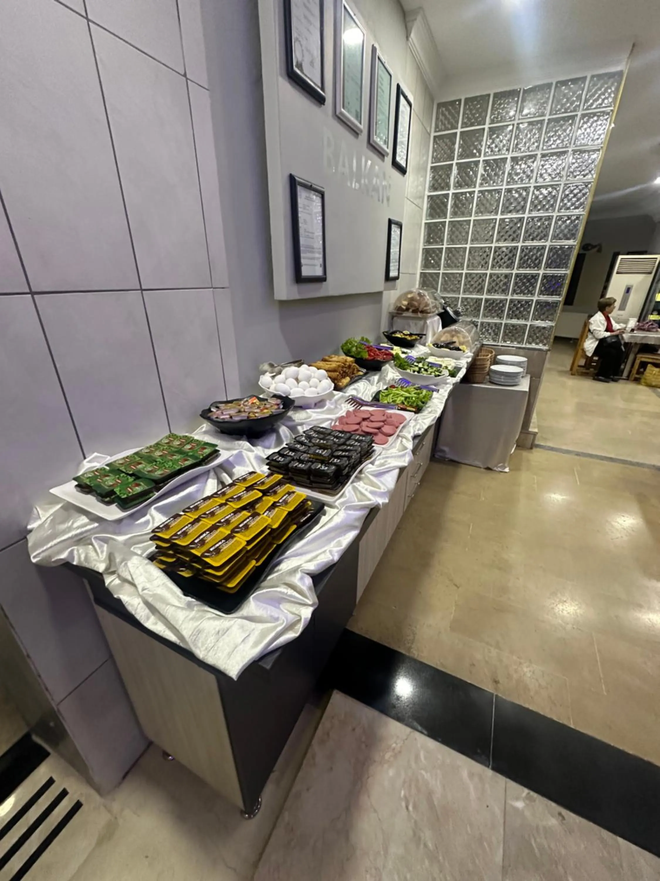 Buffet breakfast in Balkan Palace Edirne