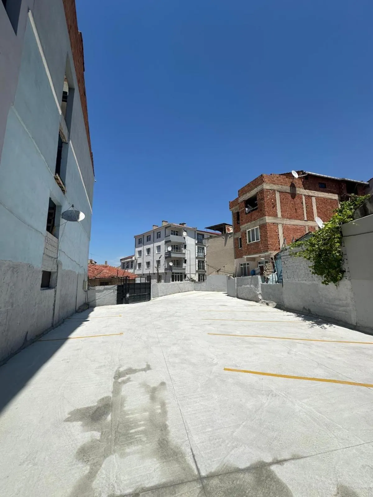 Parking in Balkan Palace Edirne