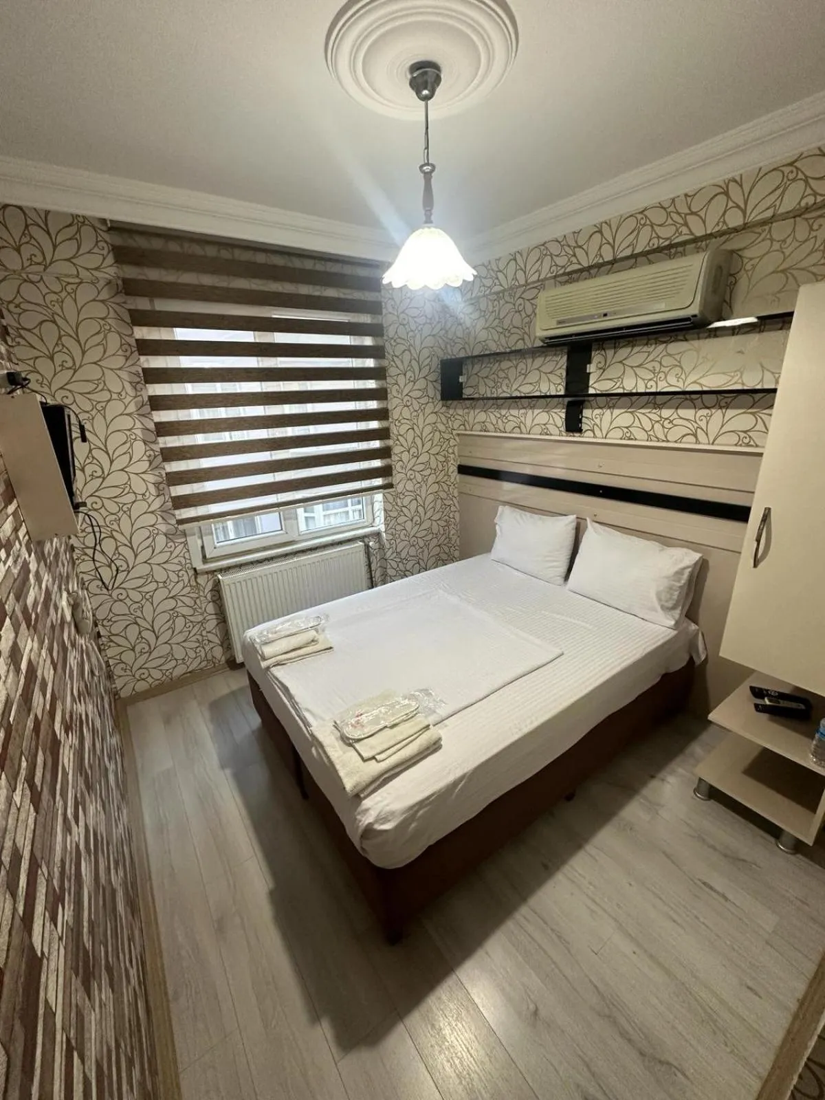 Bedroom, Bed in Balkan Palace Edirne