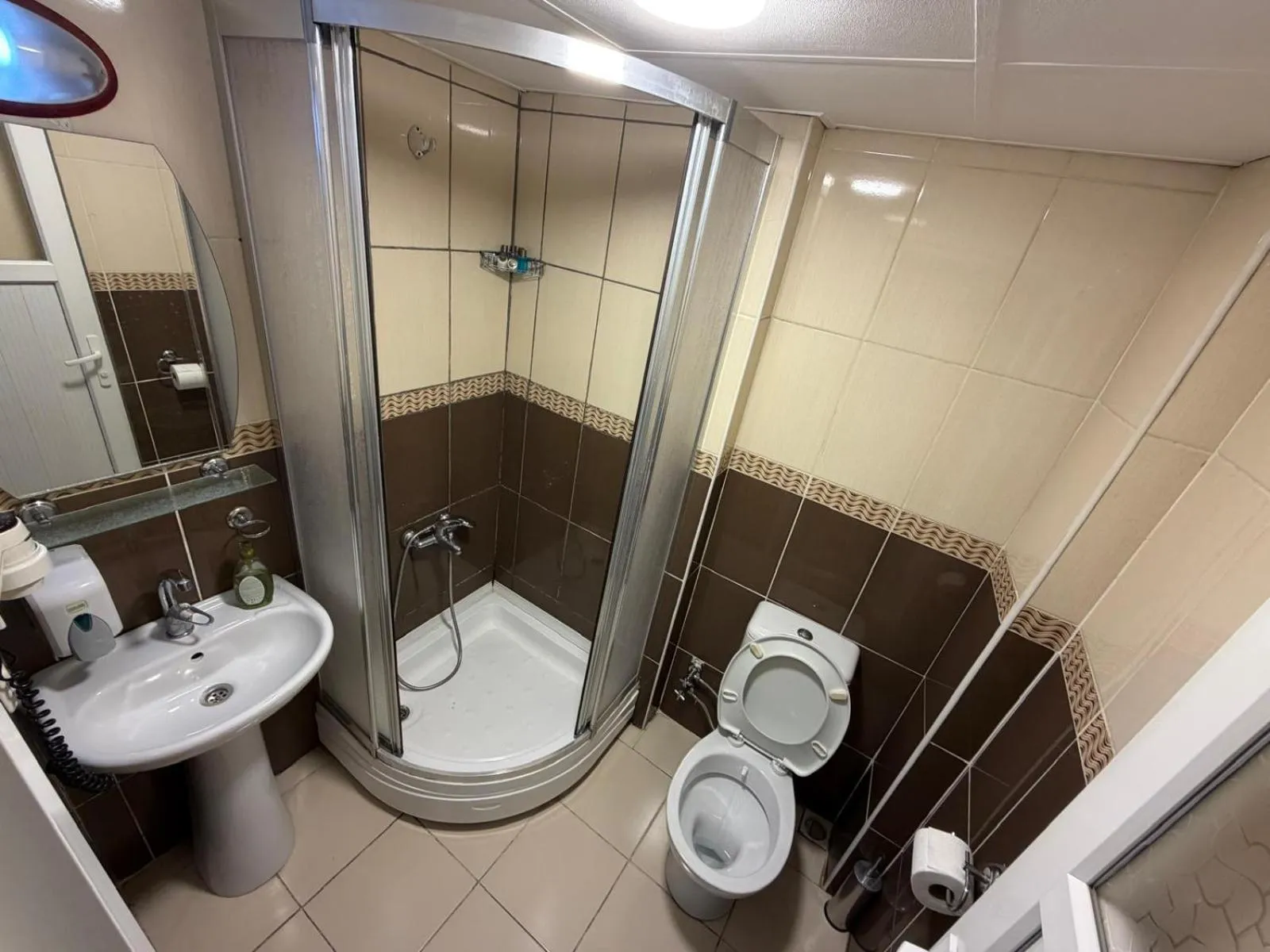 Shower in Balkan Palace Edirne