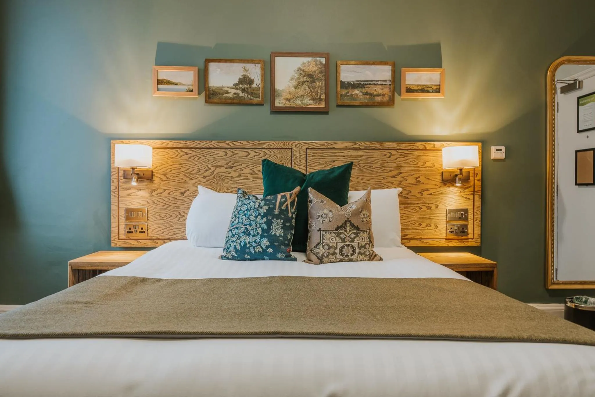 Bedroom, Bed in Grouse & Claret, Matlock by Marston's Inns