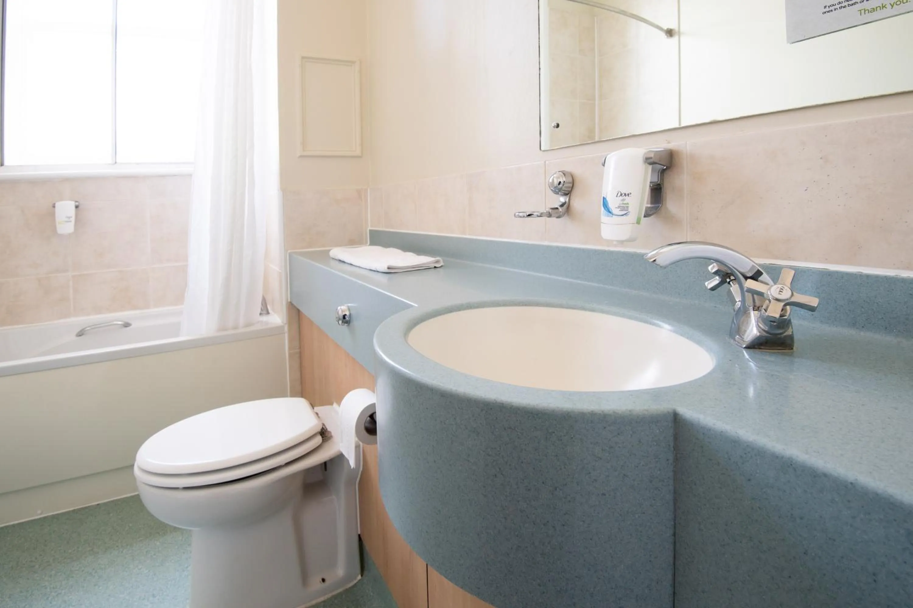 Bathroom in Heart of England, Northampton by Marston's Inns