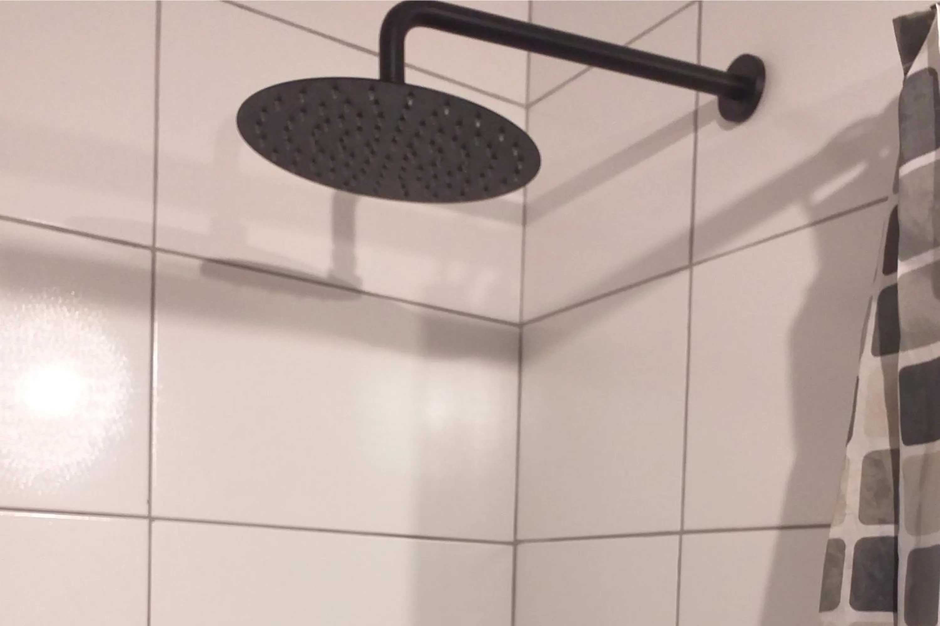 Shower in Chakana Family Home Lima Airport