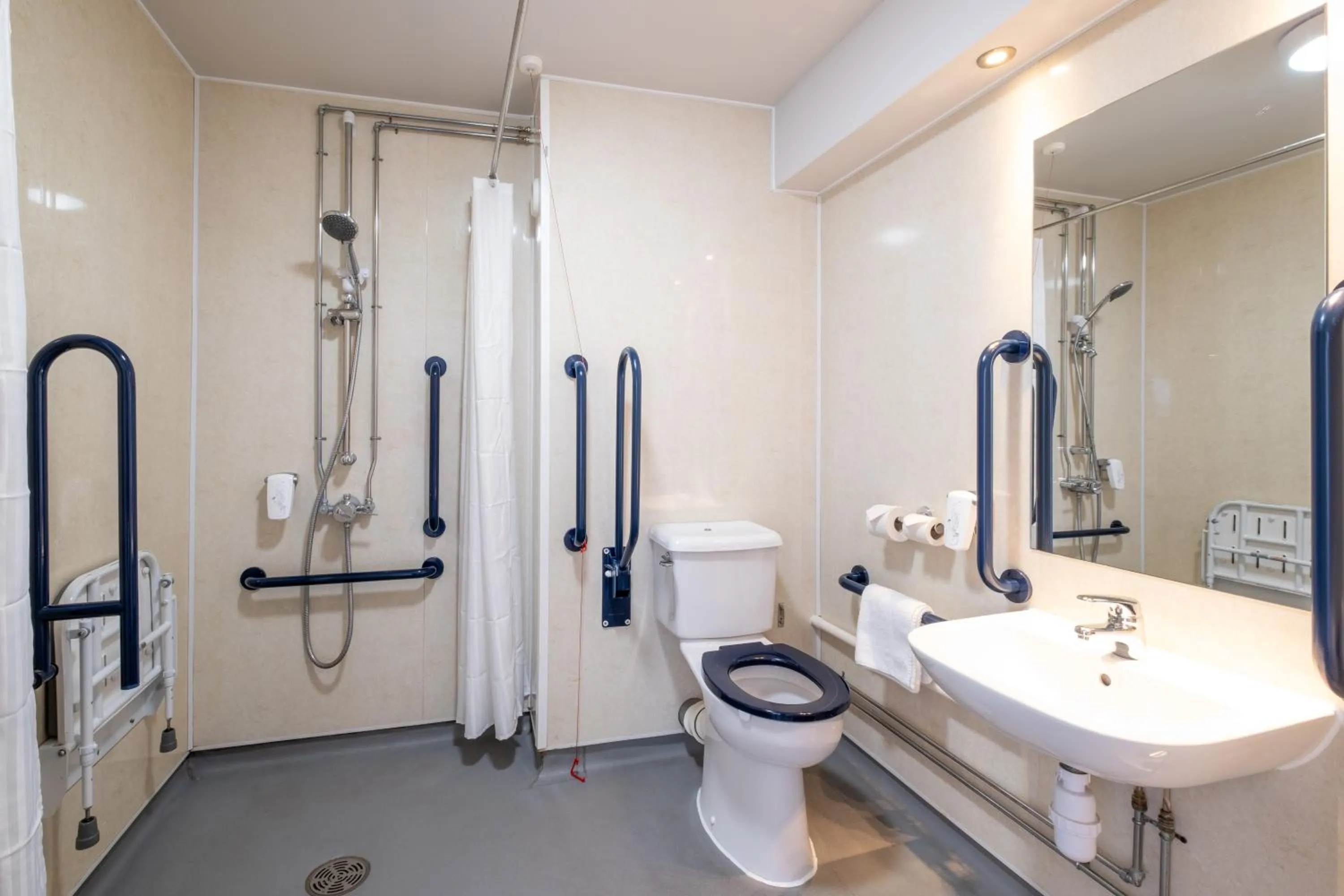 Bathroom in Two Rivers Lodge by Marston’s Inns