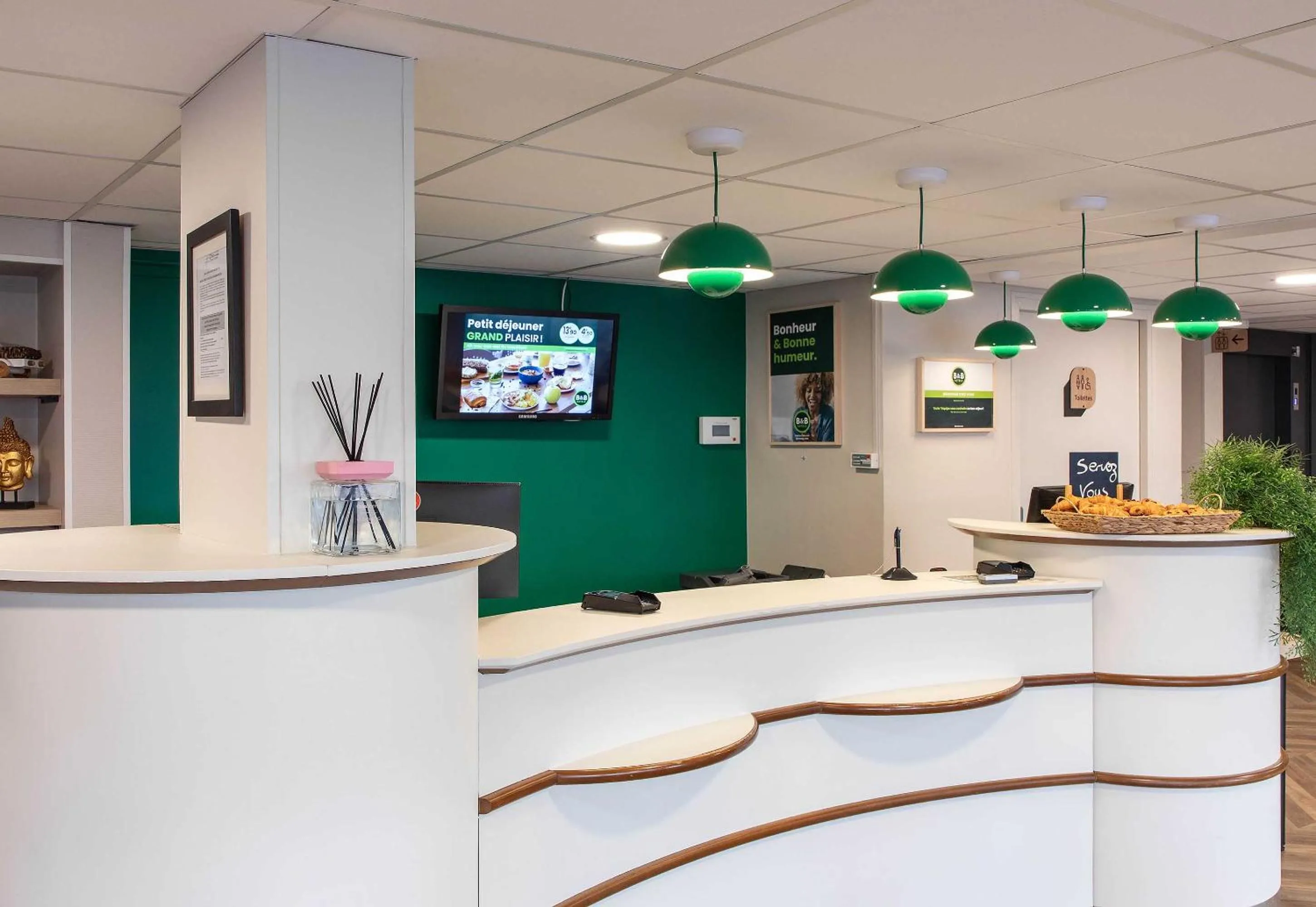 Lobby or reception in B&B HOTEL Lourdes Centre