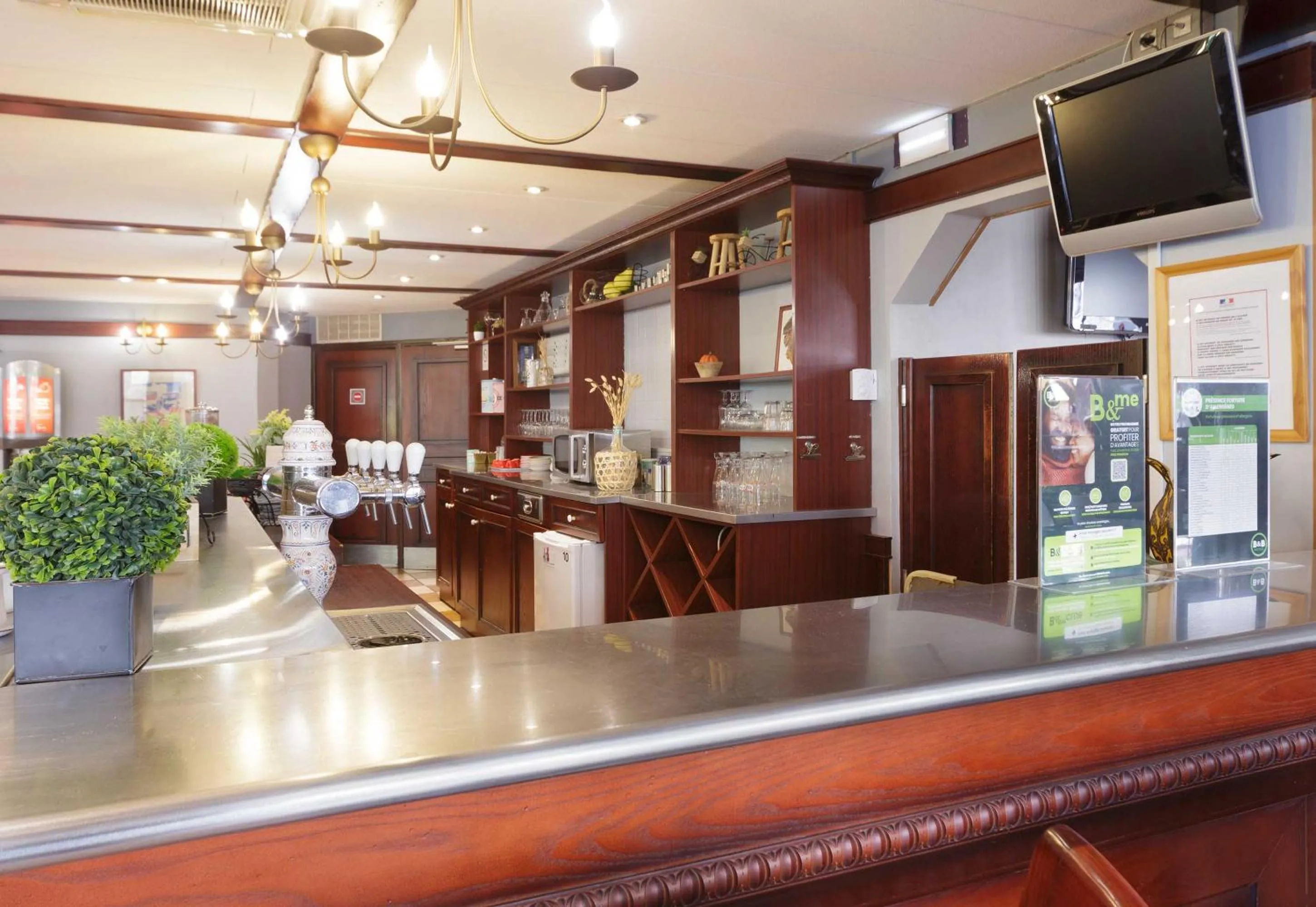 Lounge or bar in B&B HOTEL Lourdes Centre