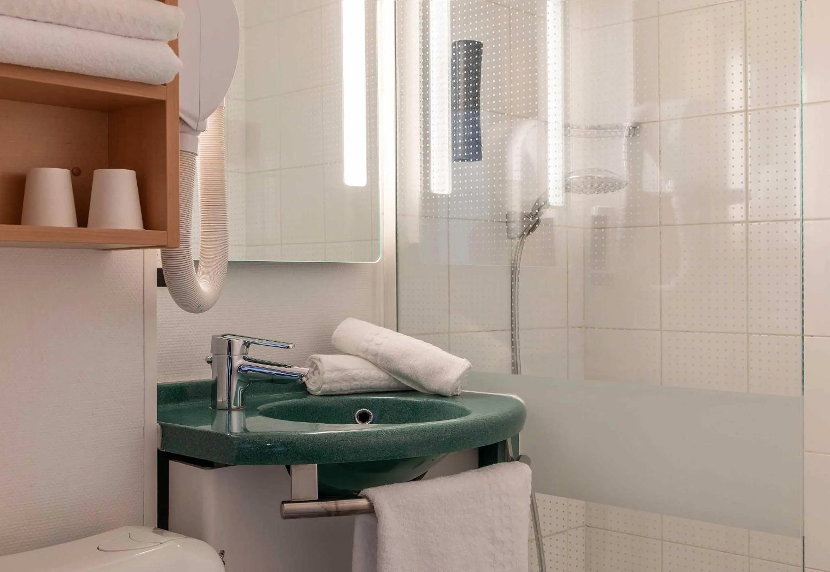 Bathroom in B&B HOTEL Lourdes Centre