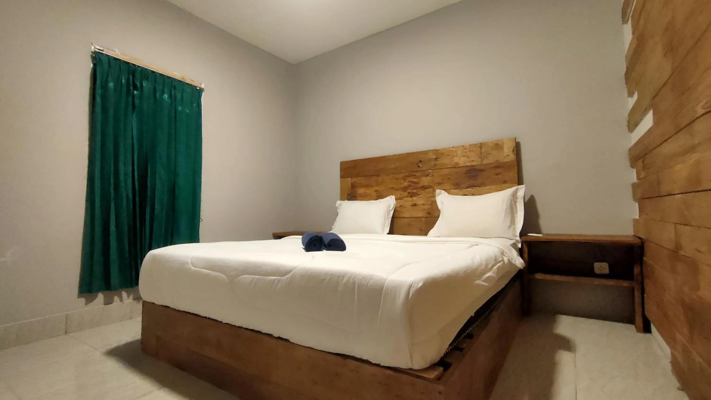 Bed in Angin Mamiri Rinjani Cottages And Restaurant