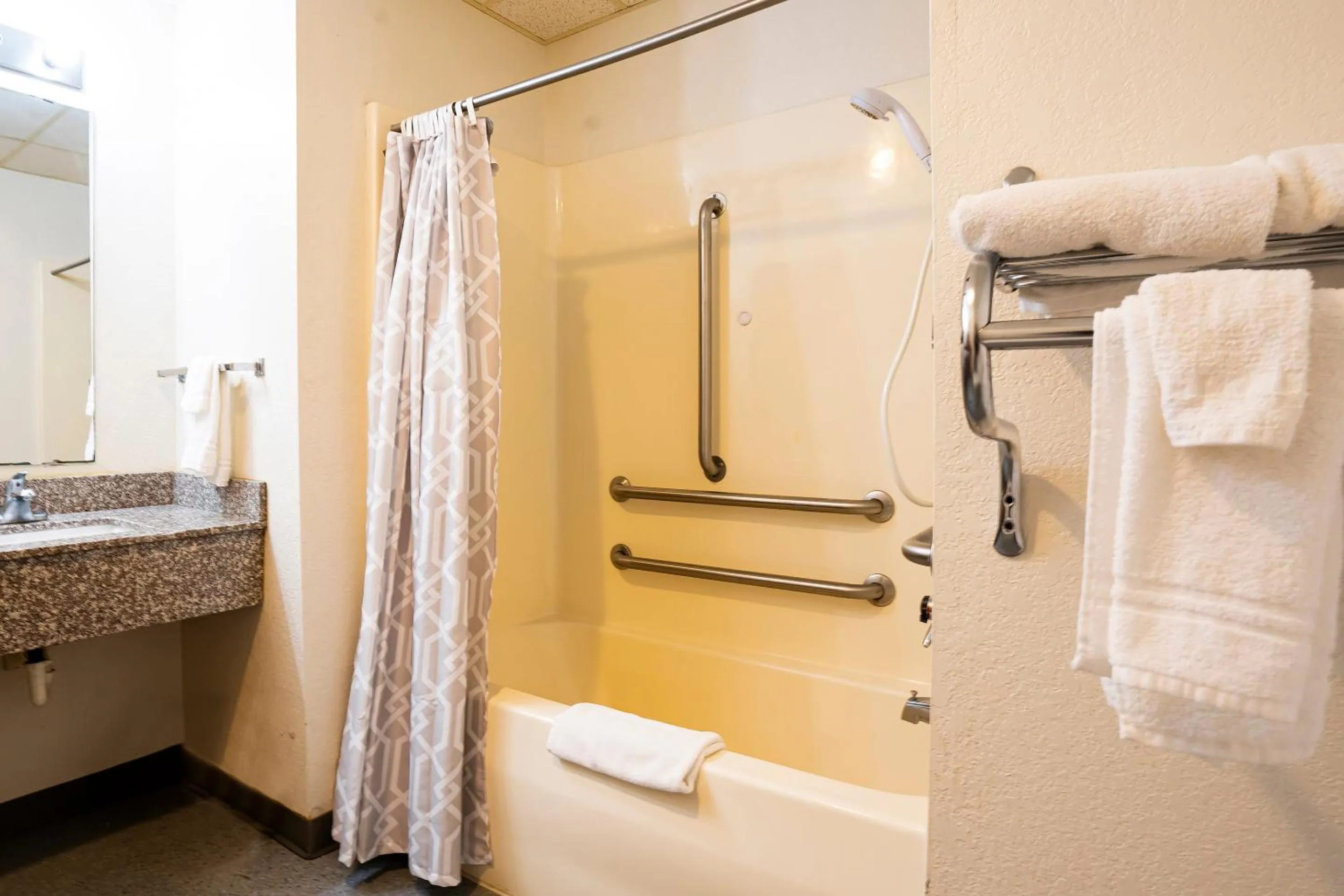 Bathroom in OYO Hotel Redwood Falls near Jackpot Casino