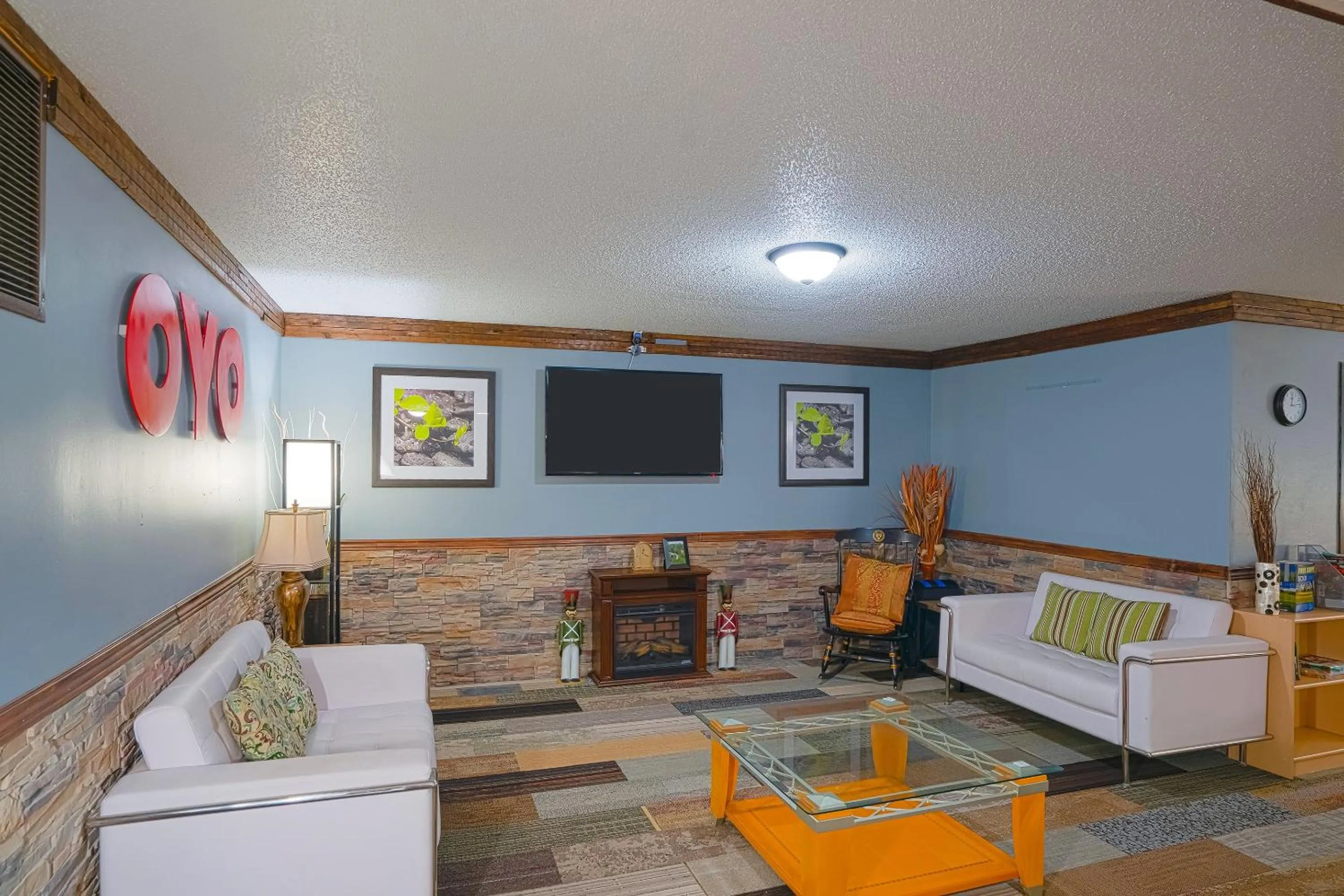 Kitchen or kitchenette in OYO Hotel Redwood Falls near Jackpot Casino