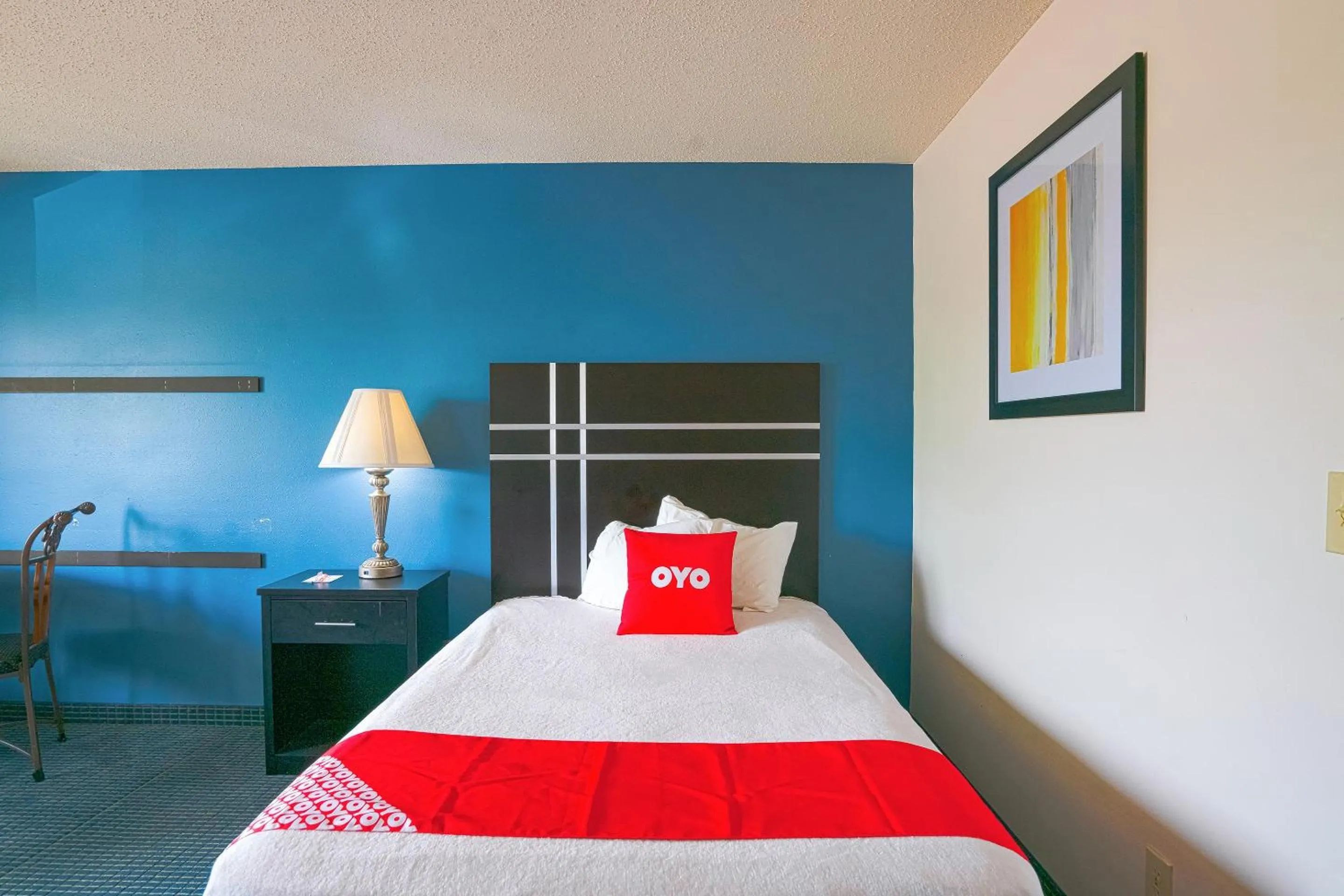 Bedroom, Bed in OYO Hotel Redwood Falls near Jackpot Casino