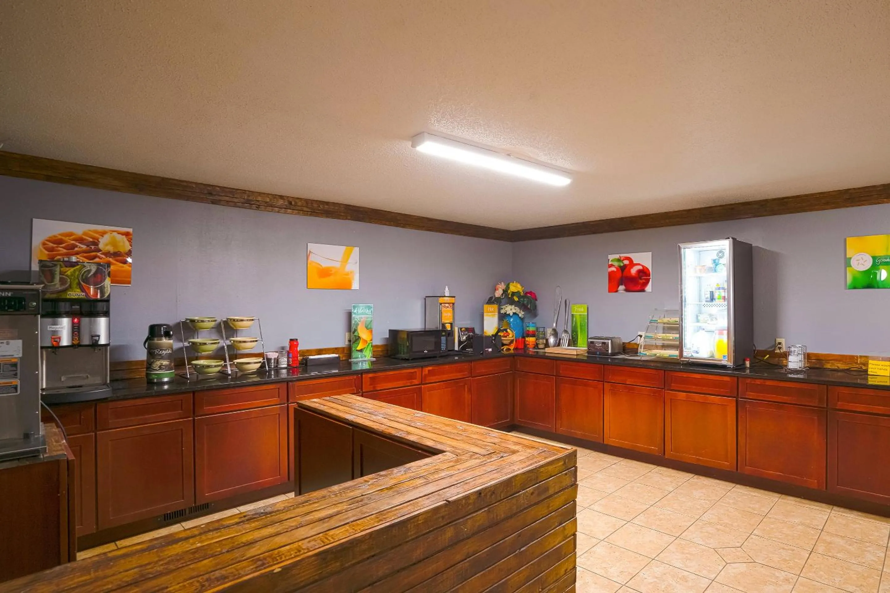 Kitchen or kitchenette in OYO Hotel Redwood Falls near Jackpot Casino