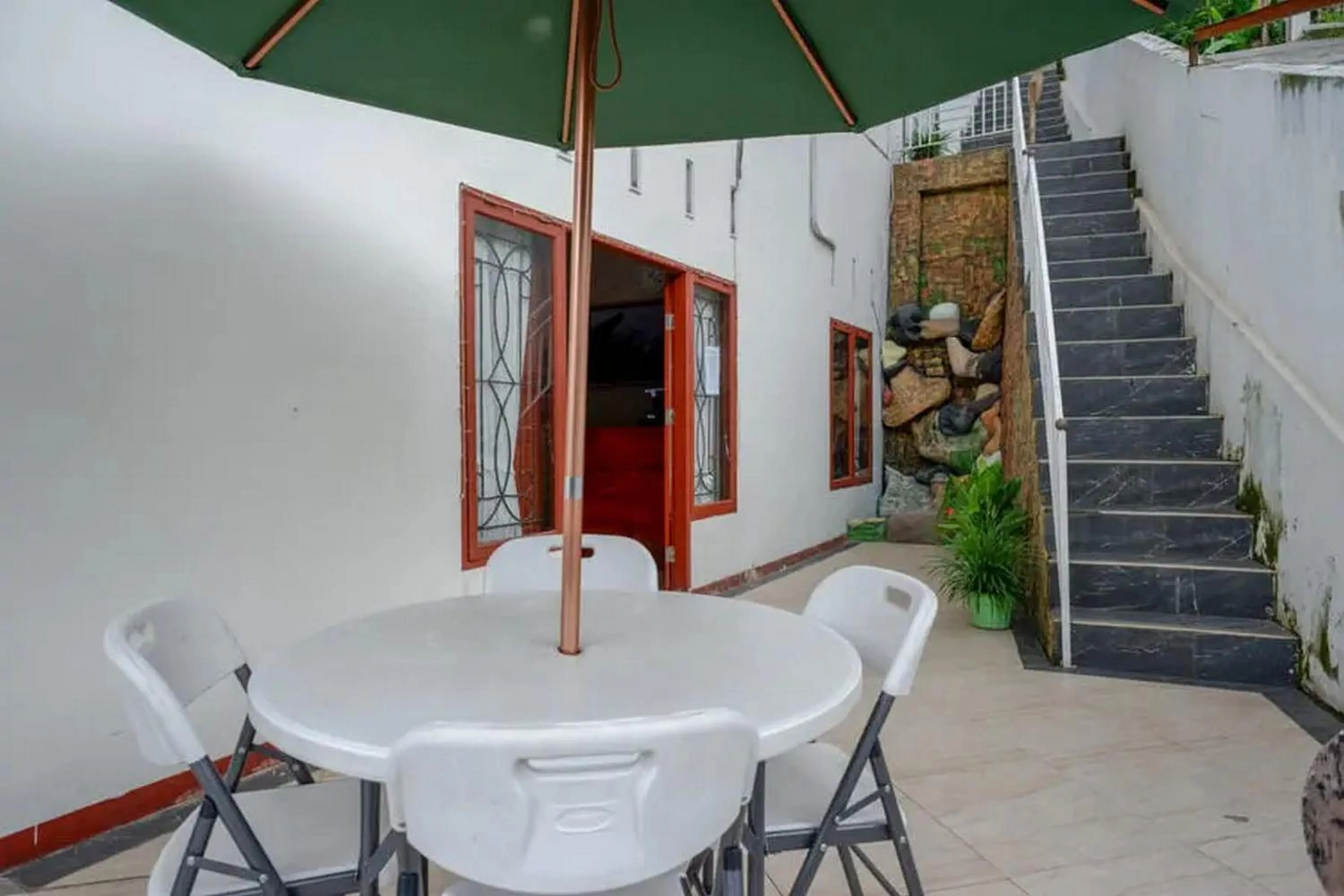 Patio in RedDoorz at Makale Tana Toraja