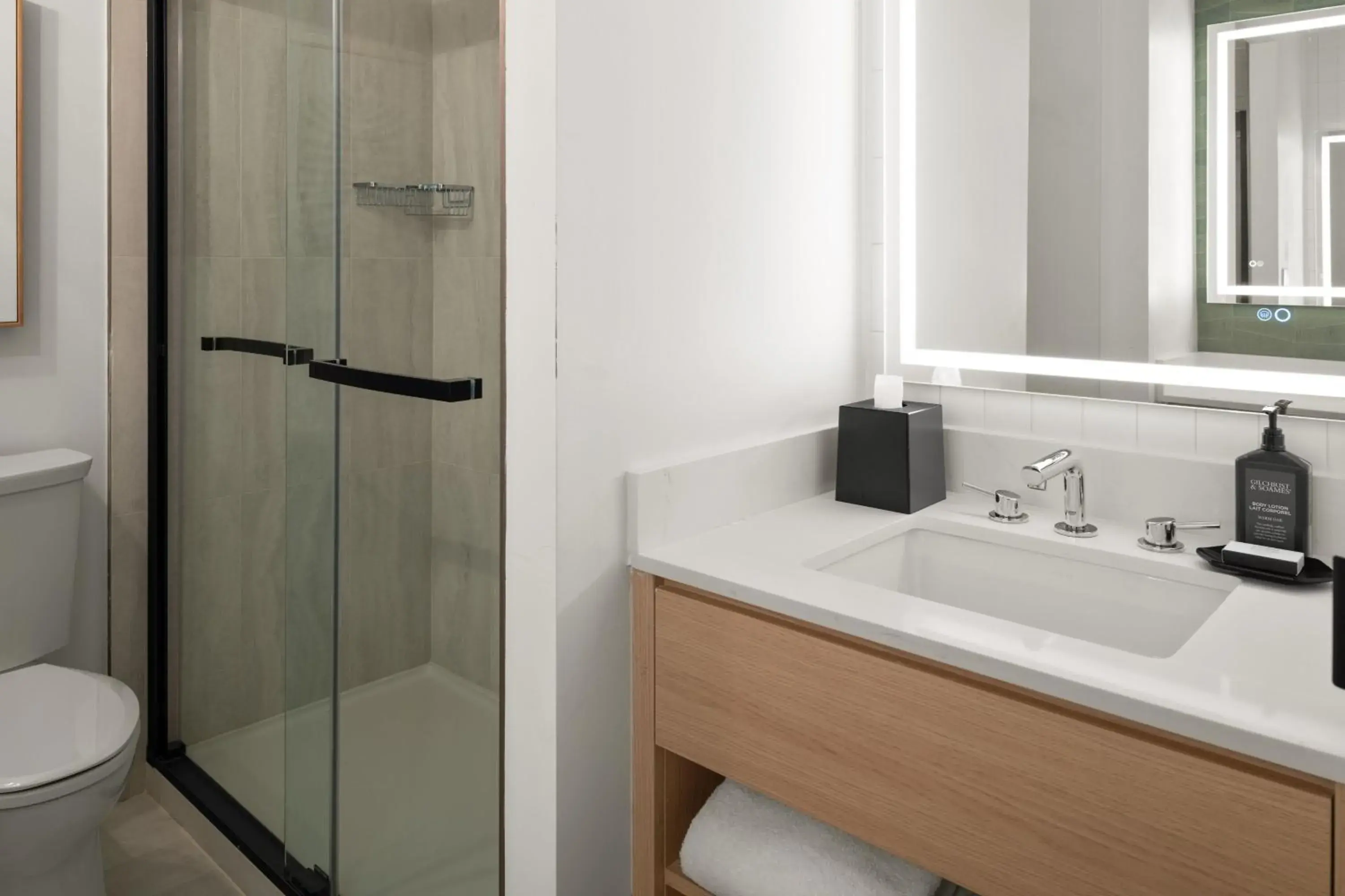 Queen Room with Two Queen Beds and Balcony in Clearwater Beach Sheraton Resort on Sand Key Queen Room with Two Queen Beds and Balcony in Clearwater Beach Sheraton Resort on Sand Key