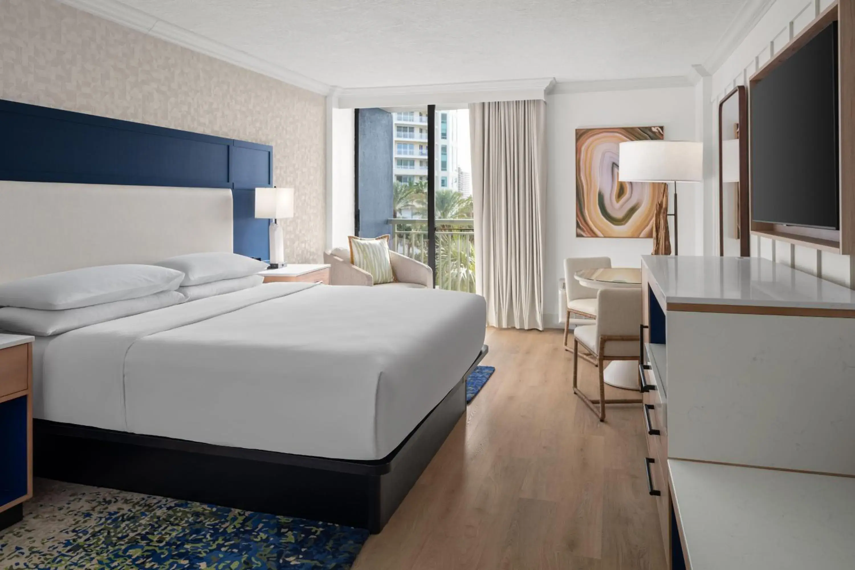 King Room with Pool View in Clearwater Beach Sheraton Resort on Sand Key King Room with Pool View in Clearwater Beach Sheraton Resort on Sand Key