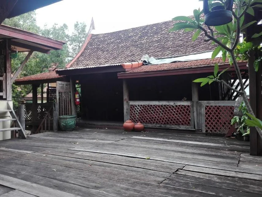 Property building in Luang Chumni Village