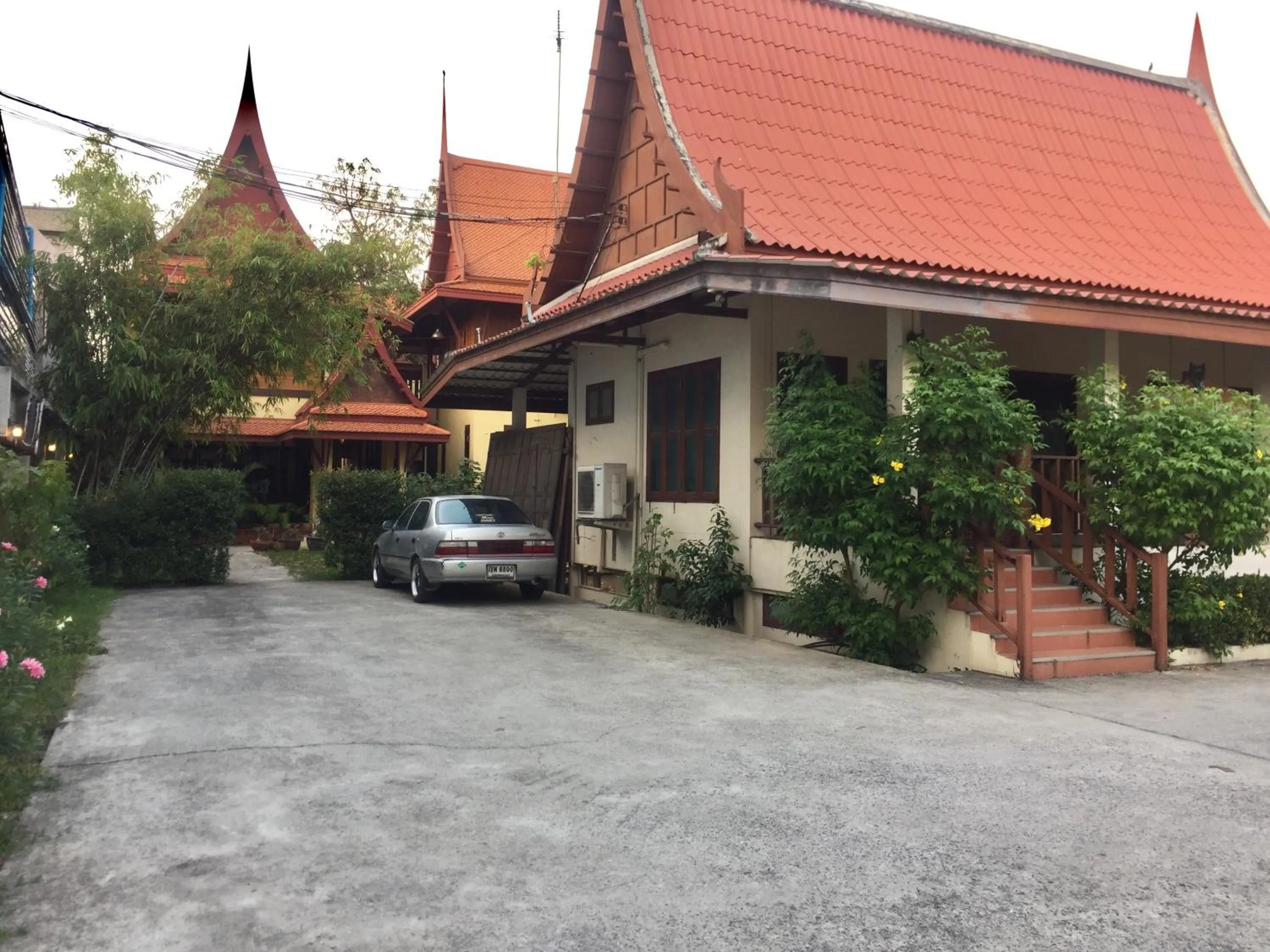 Facade/entrance in Luang Chumni Village