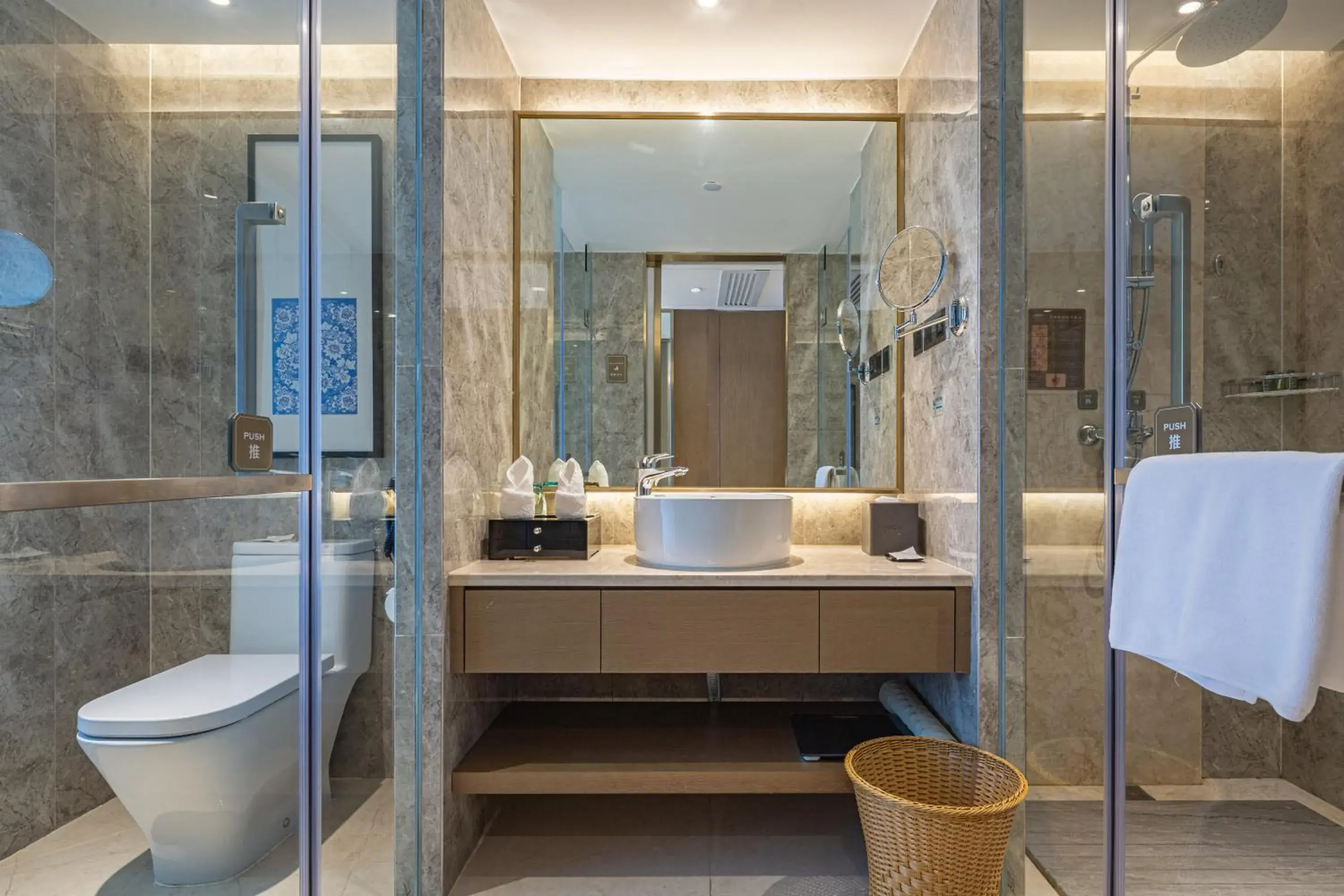 Deluxe Double Room with Shower - single occupancy in LIUZHOU PENGYI Hotel Deluxe Double Room with Shower - single occupancy in LIUZHOU PENGYI Hotel