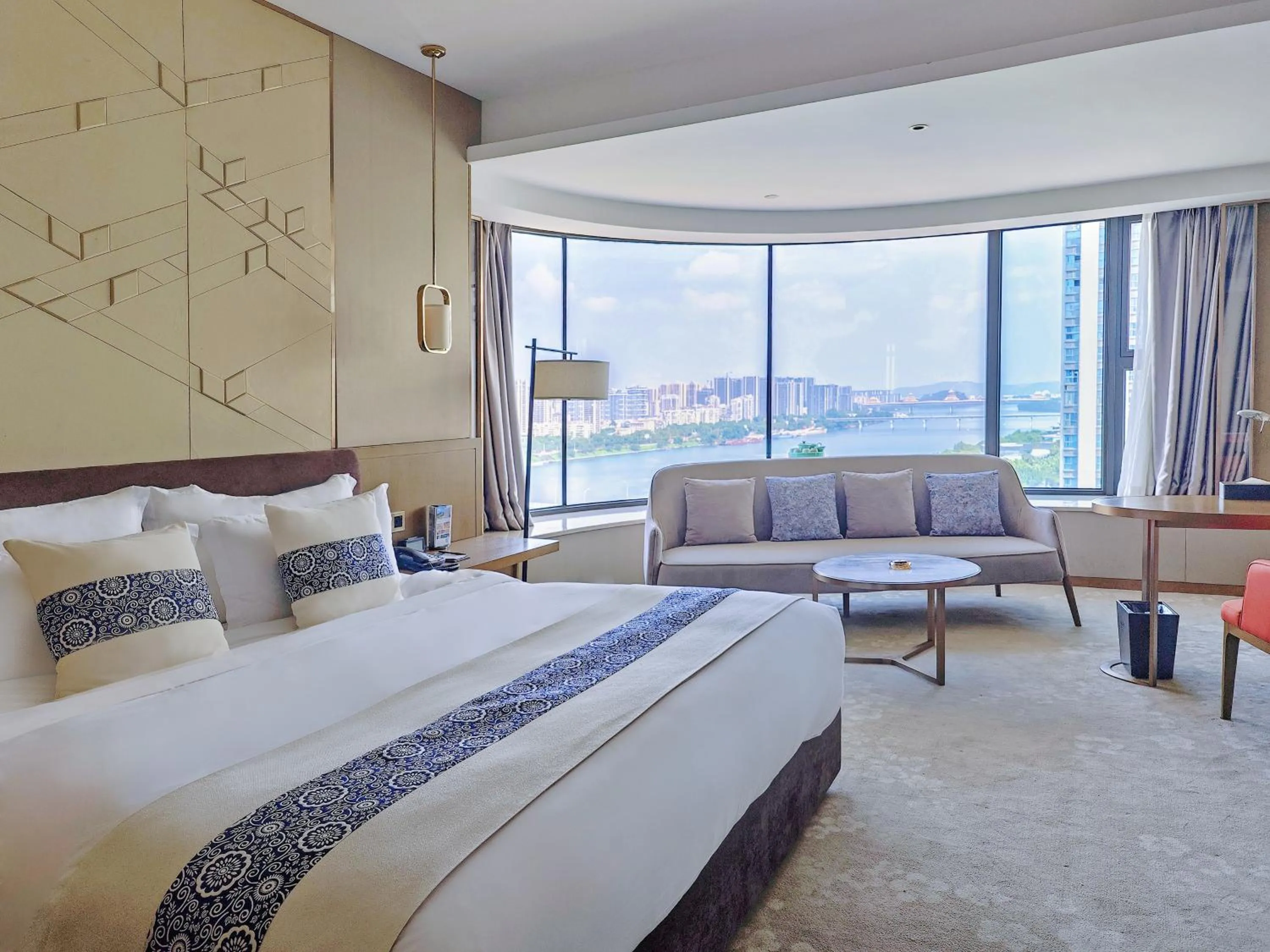 Bed in LIUZHOU PENGYI Hotel