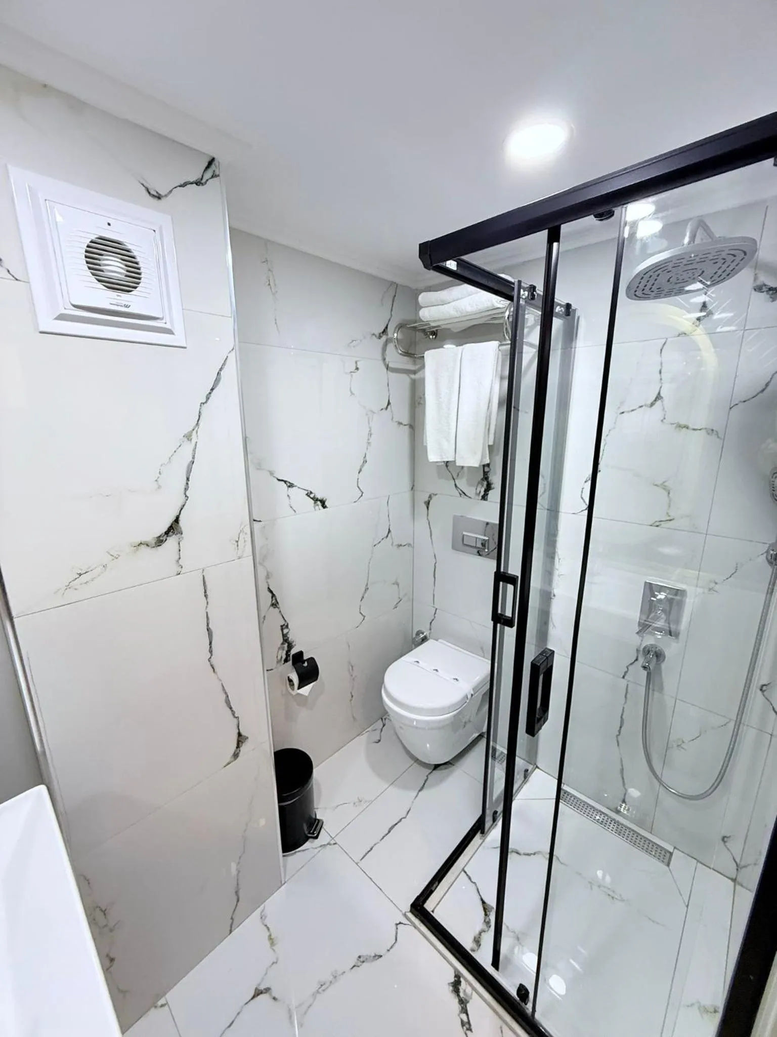 Shower in New Florenta Hotel