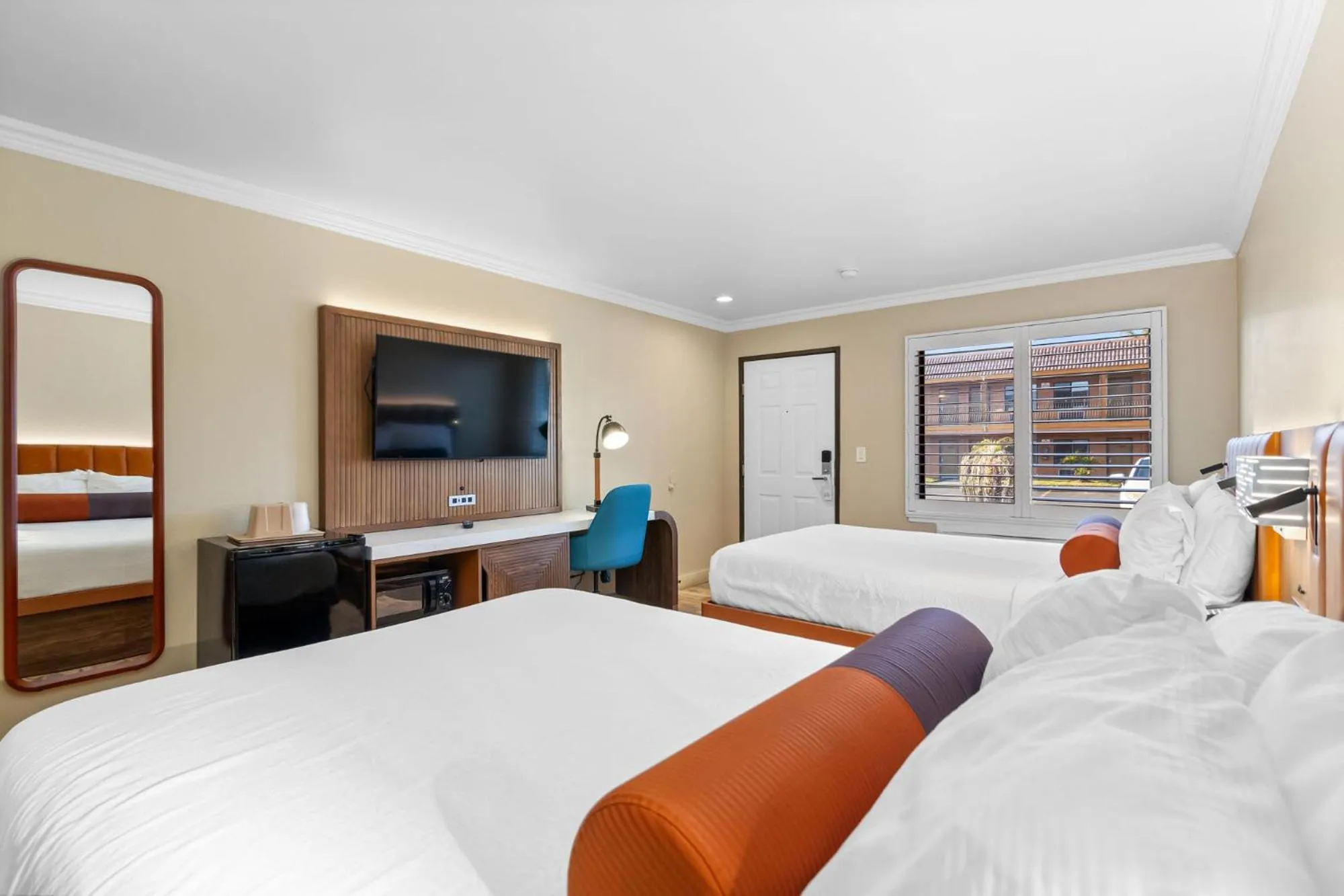 Bed in Santa Clarita Motel - Near six Flags Magic Mountain - Valencia