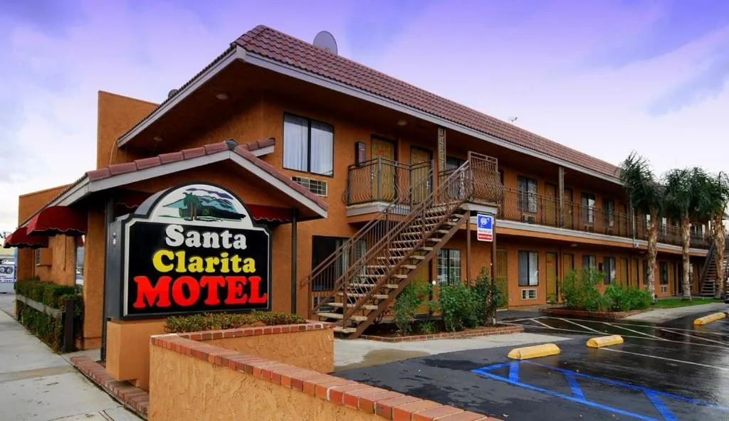 Property building in Santa Clarita Motel - Near six Flags Magic Mountain - Valencia