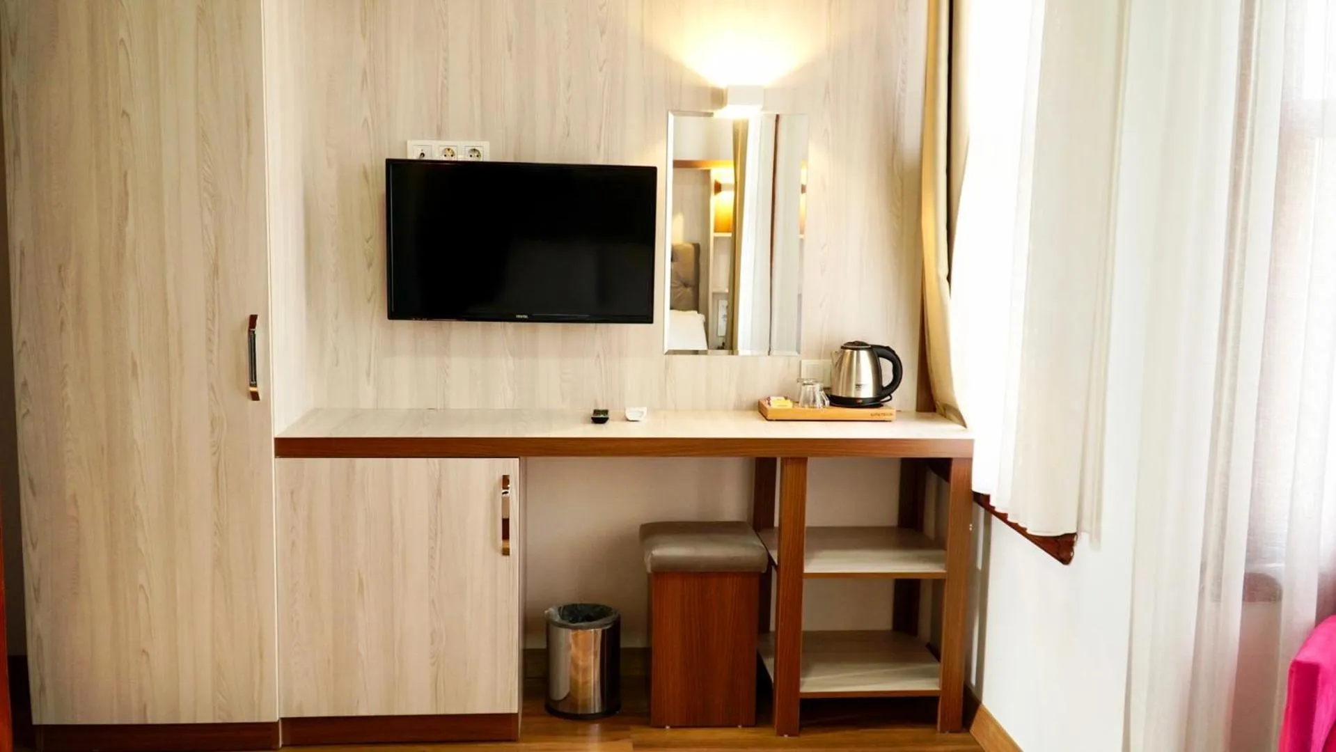 TV and multimedia in QONAQ HOTEL & SUITES