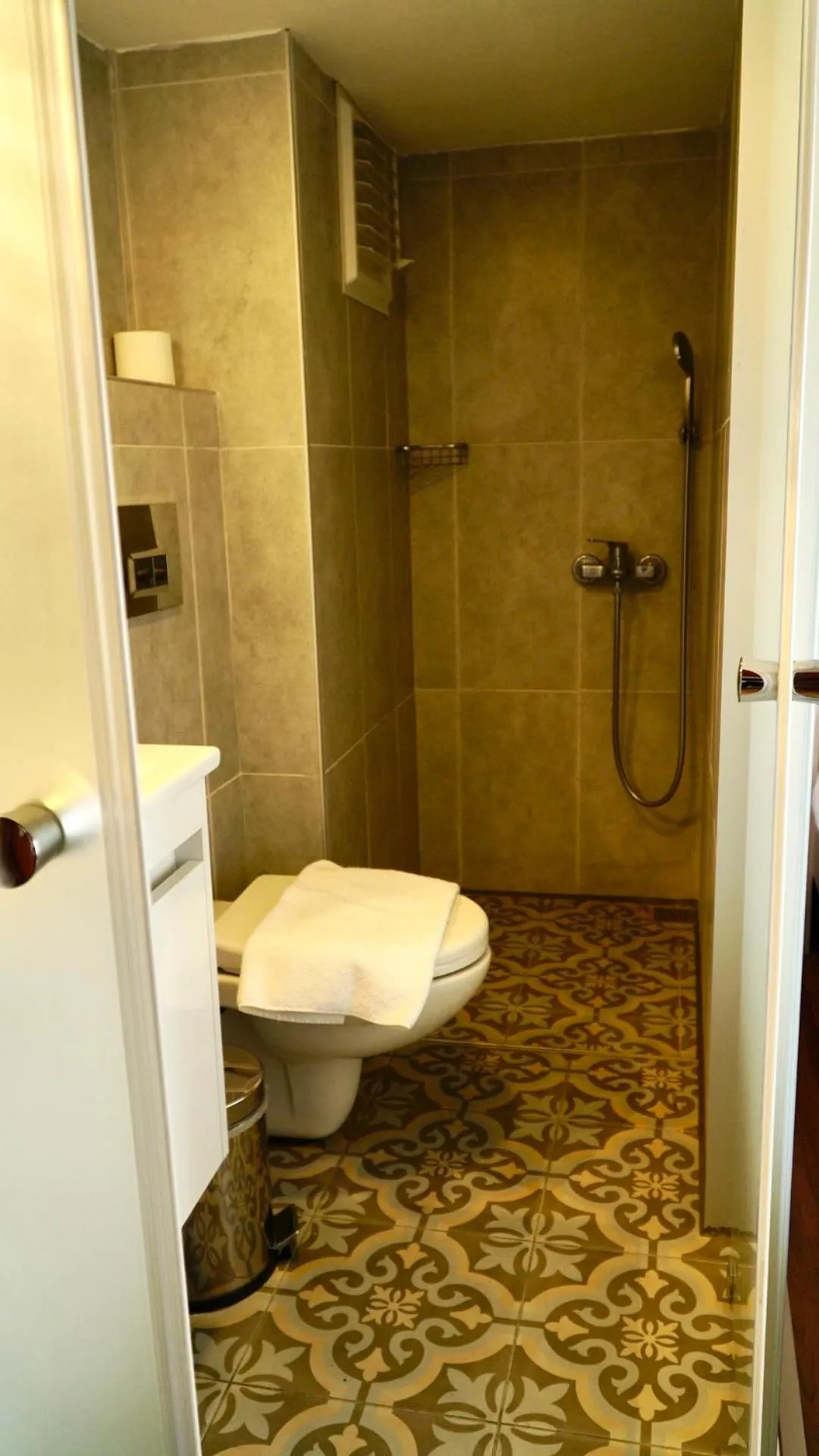 Bathroom in QONAQ HOTEL & SUITES