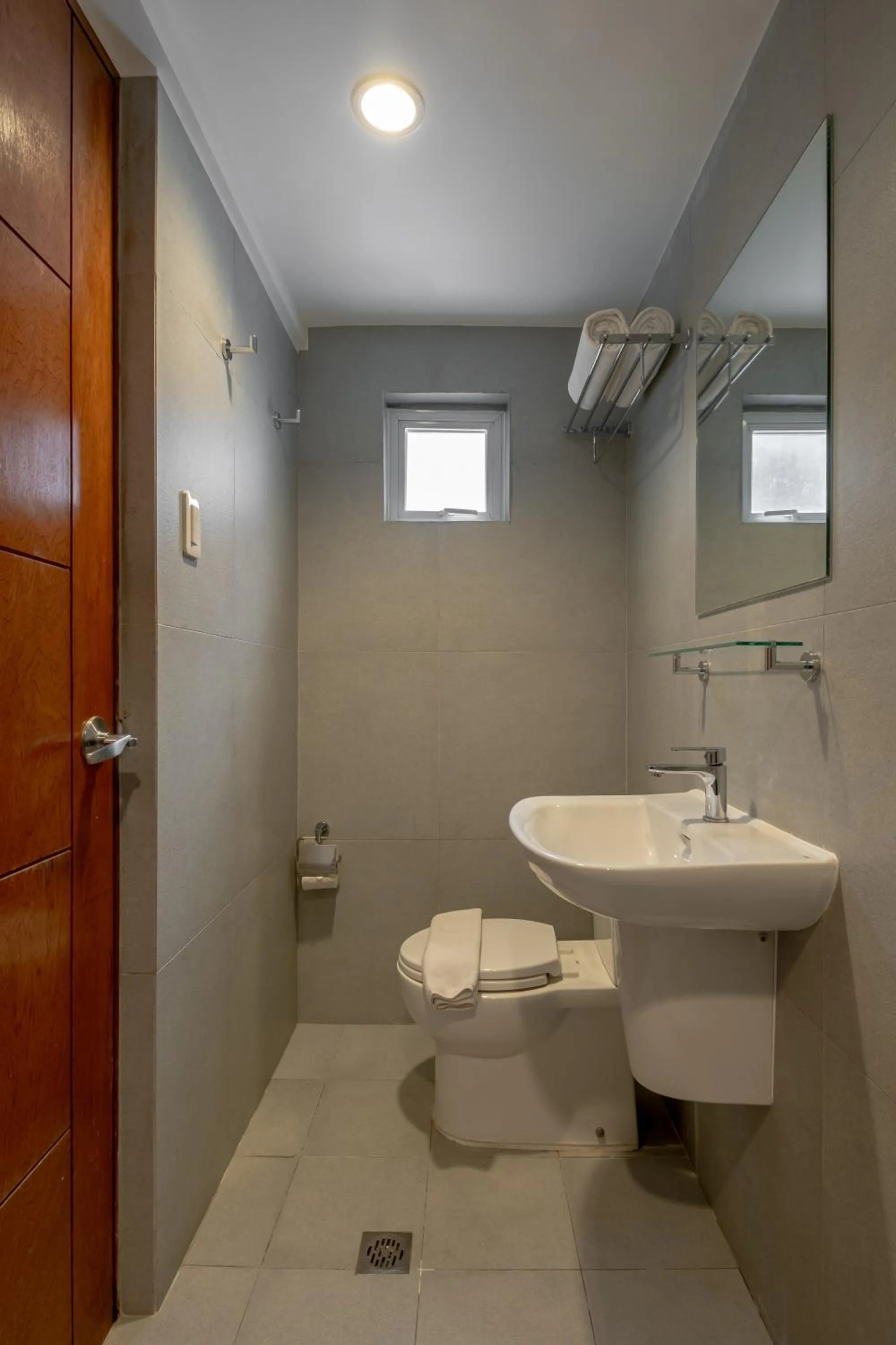 Bathroom in iHotel Uptown BGC