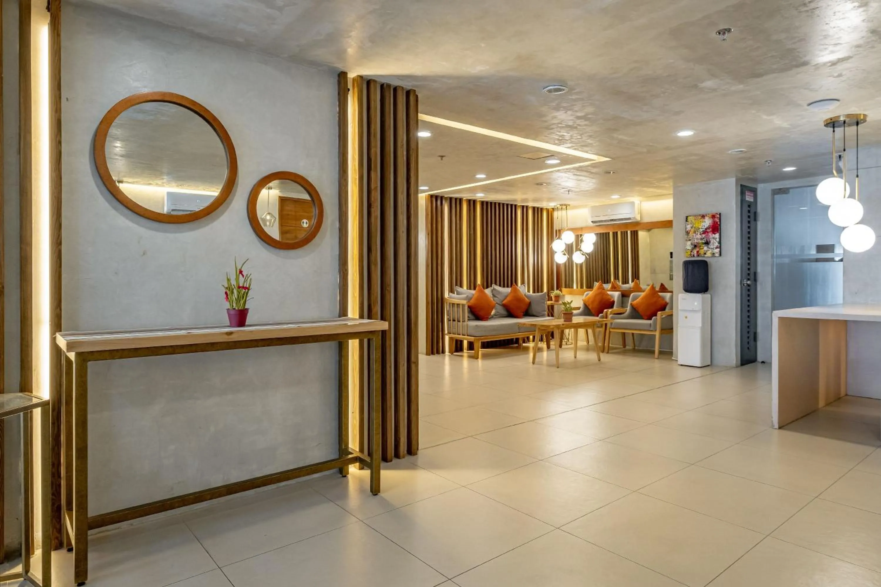 Lobby or reception in iHotel Uptown BGC