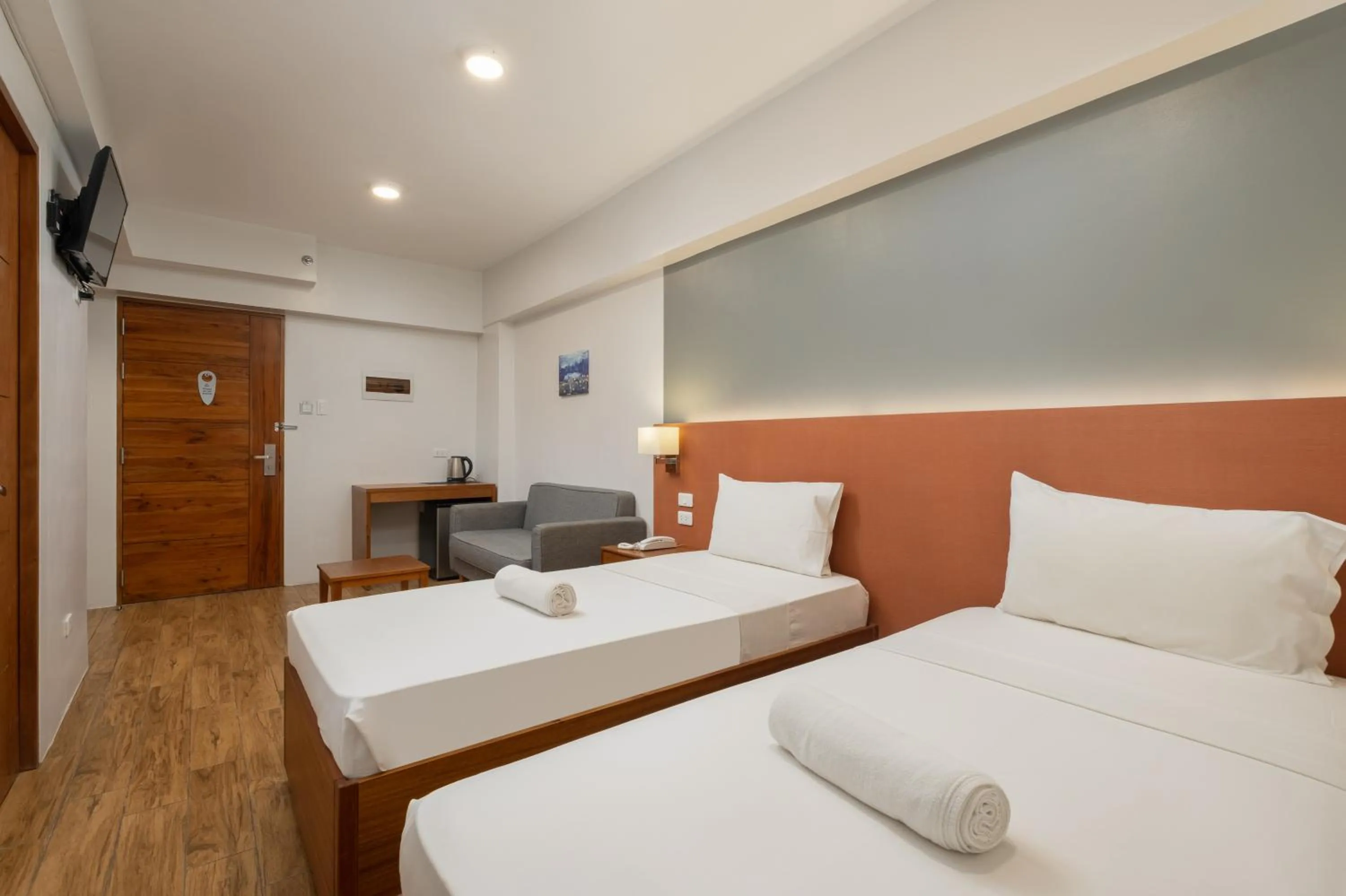 Bedroom, Bed in iHotel Uptown BGC