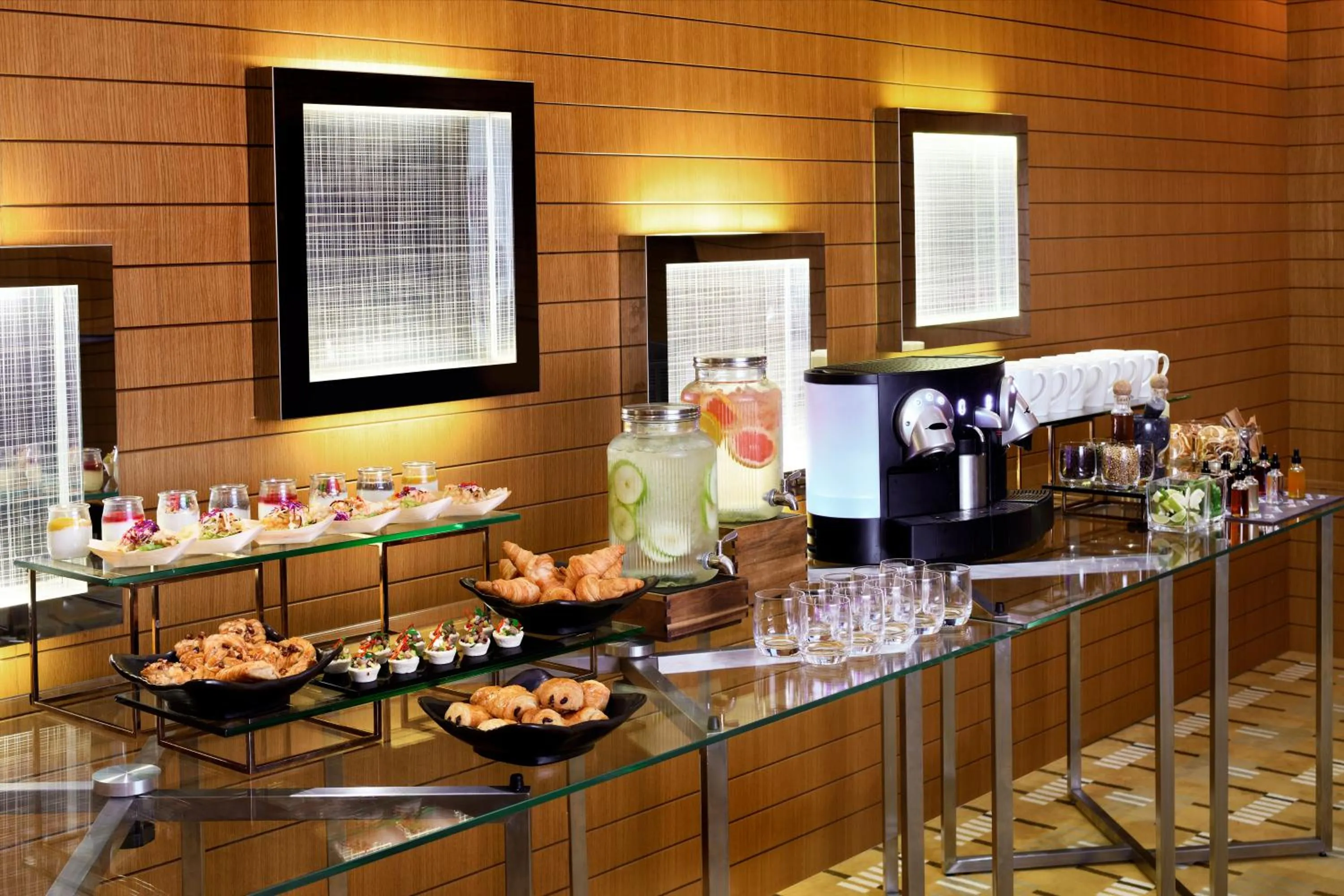 Food and drinks in Novotel Dubai Al Barsha