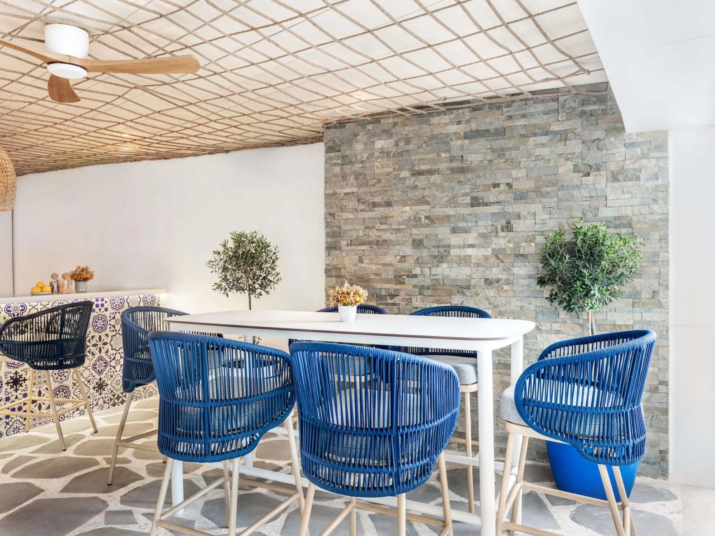 Lounge or bar in Novotel Dubai Al Barsha