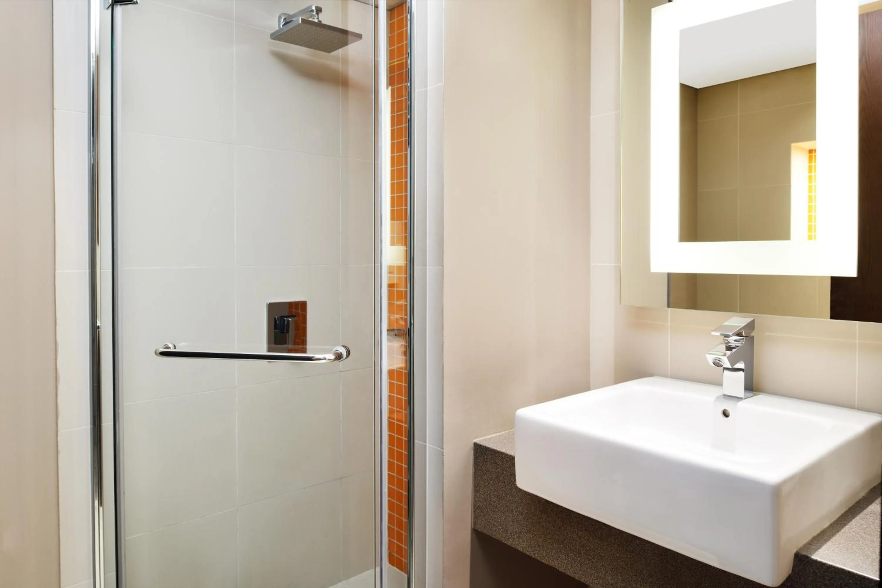 Shower in Novotel Dubai Al Barsha