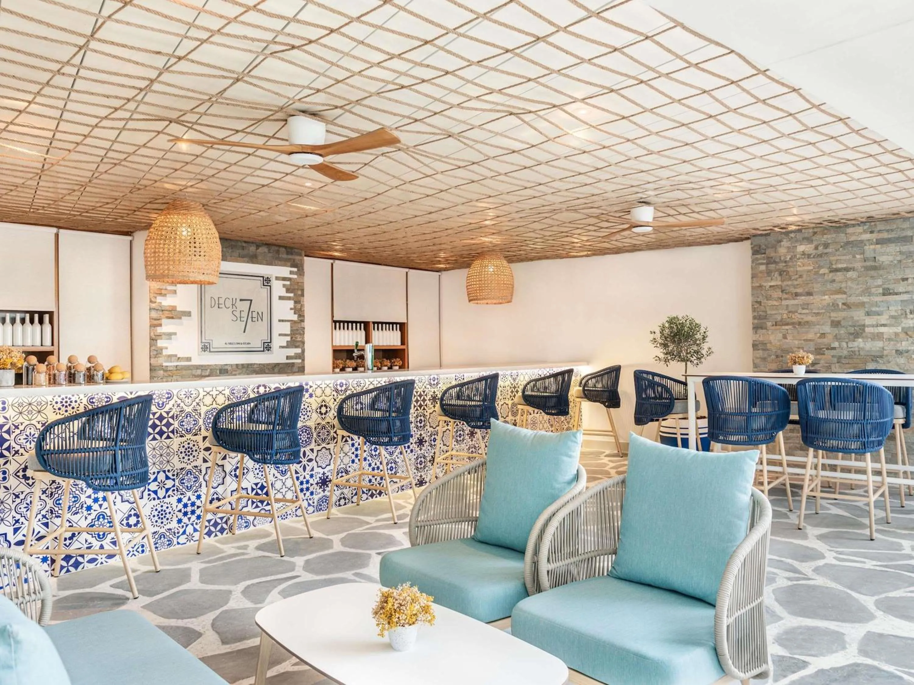 Lounge or bar in Novotel Dubai Al Barsha