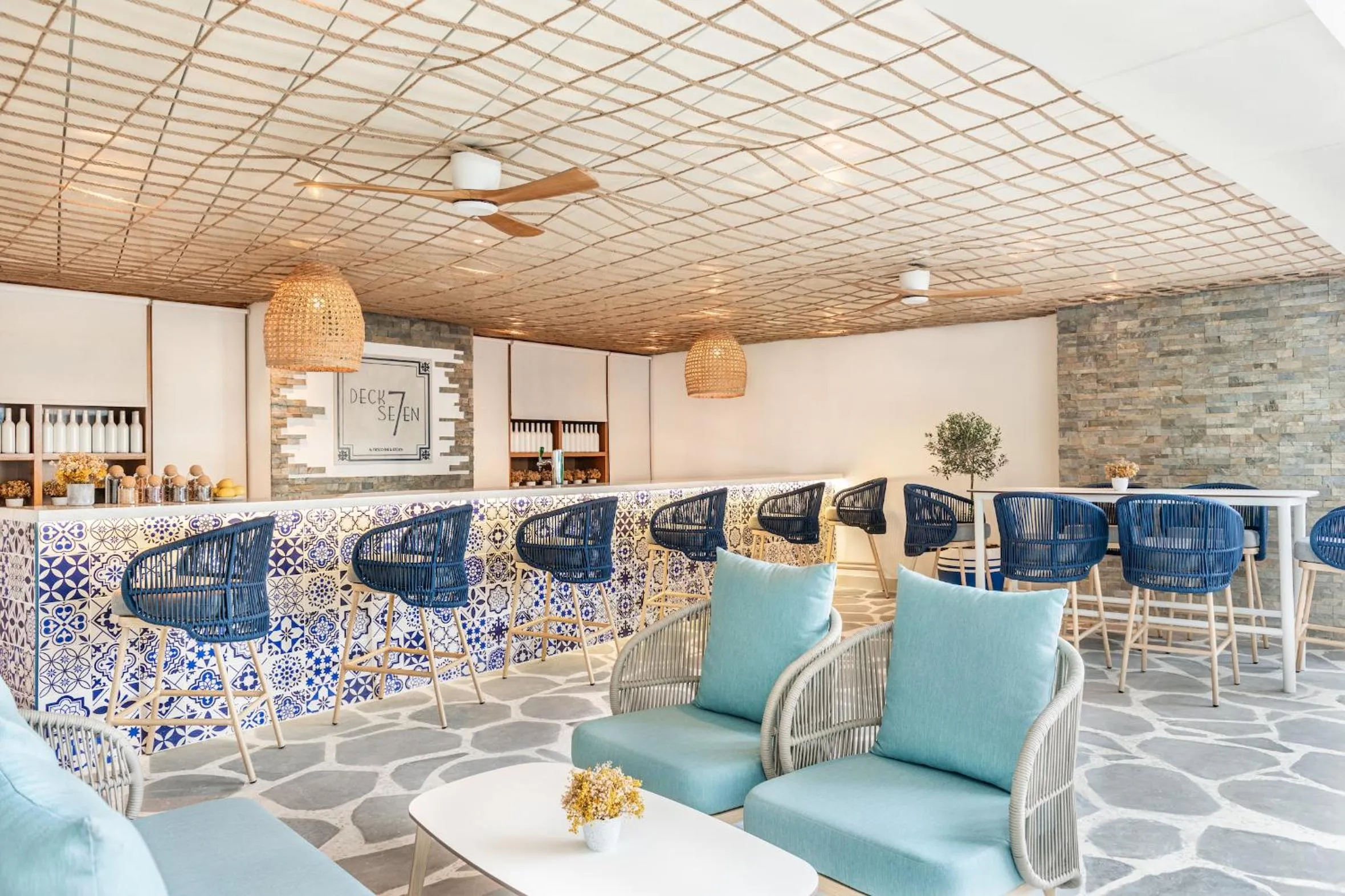 Lounge or bar in Novotel Dubai Al Barsha