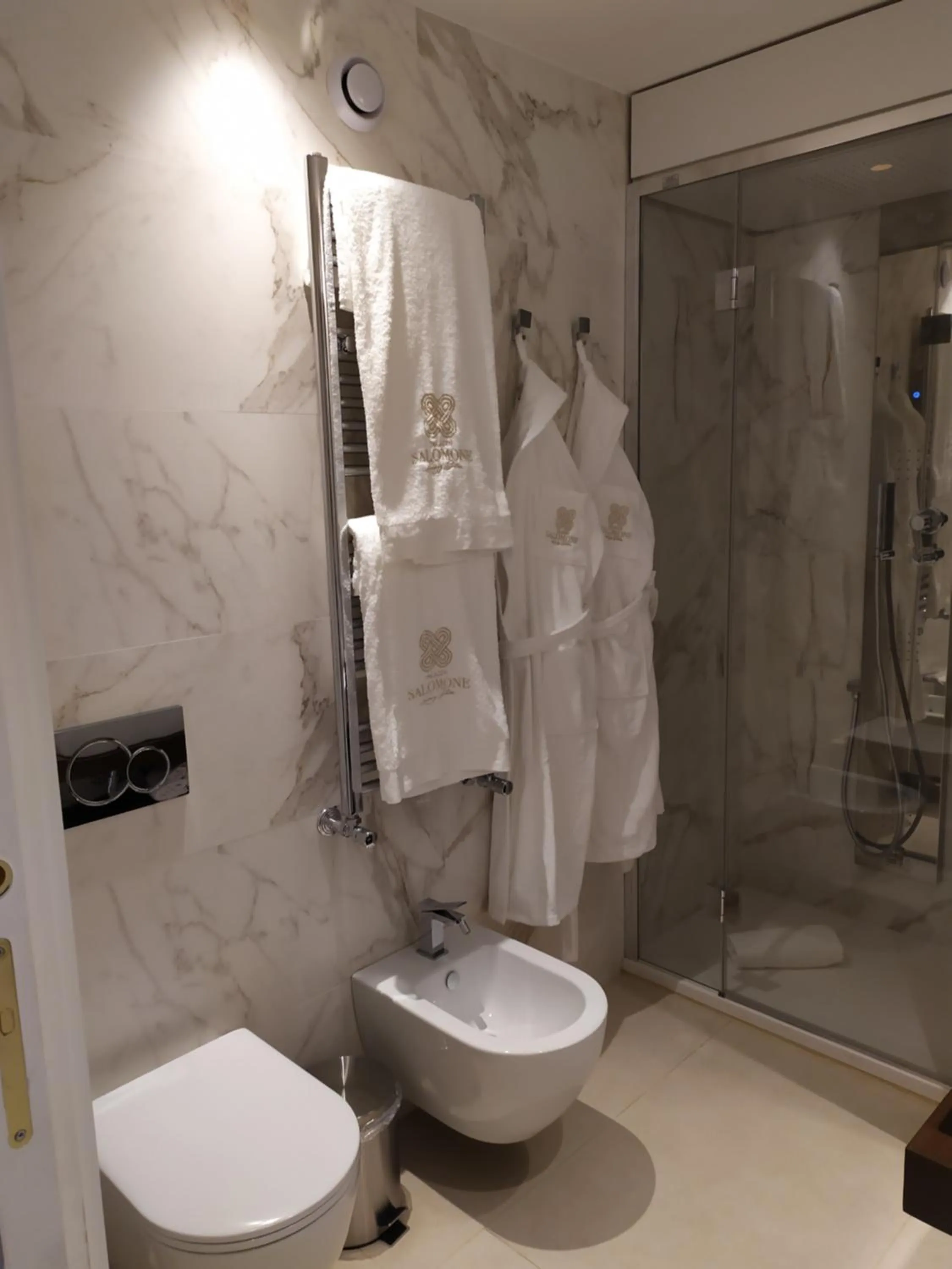 Bathroom in Palazzo Salomone