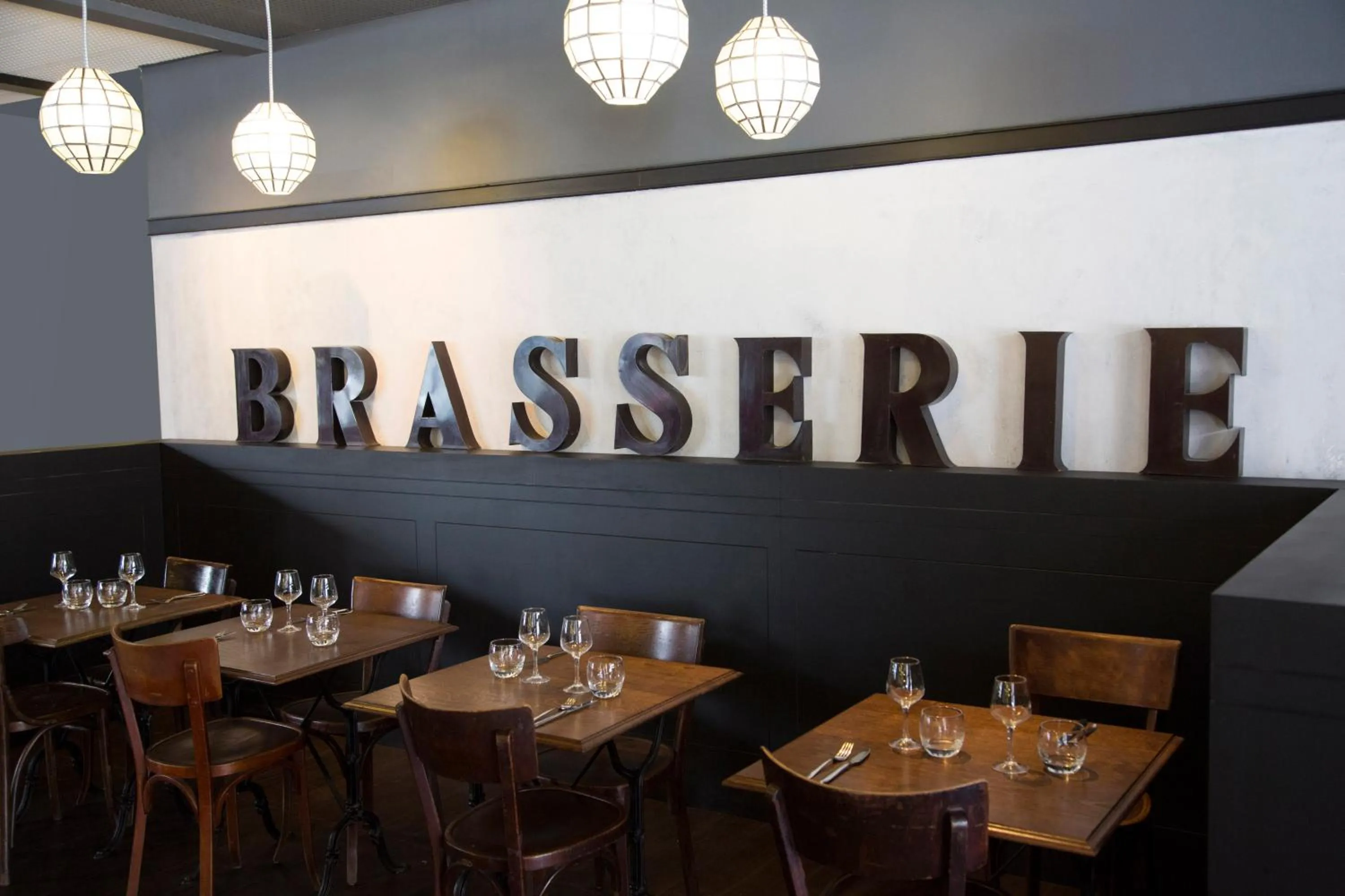 Restaurant/places to eat in Ibis Paris Tour Eiffel Cambronne 15ème