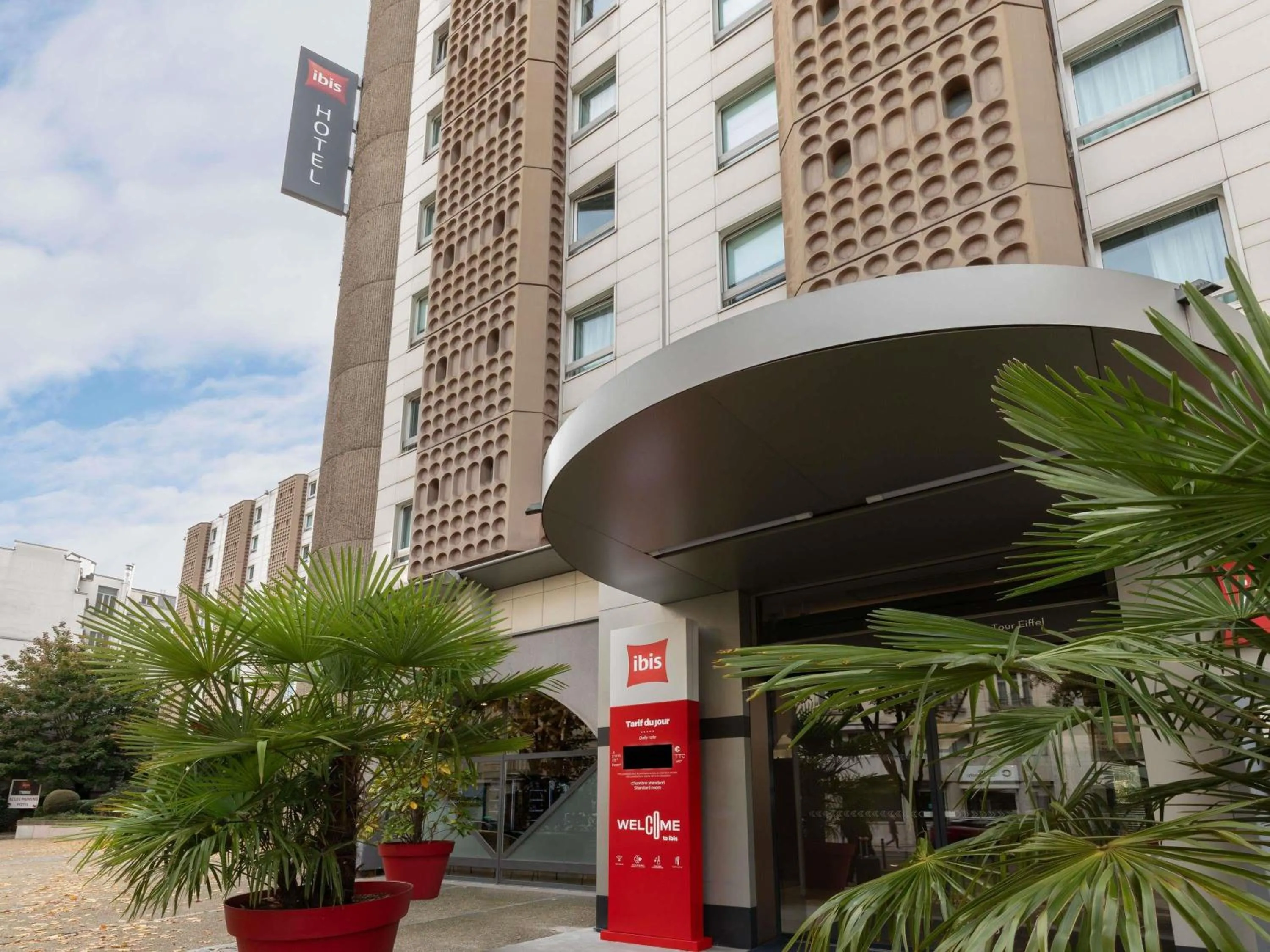 Property building in Ibis Paris Tour Eiffel Cambronne 15ème