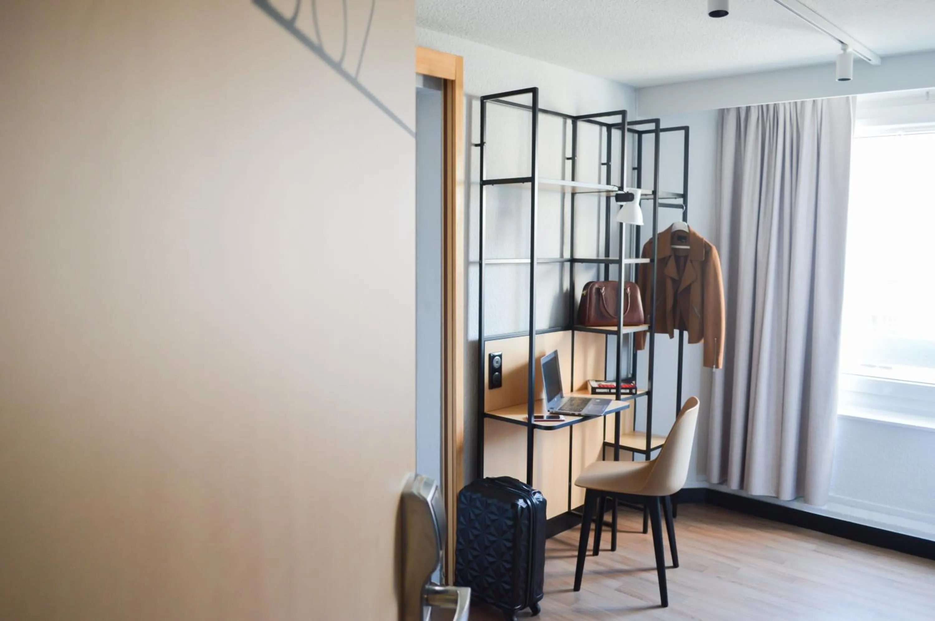 Photo of the whole room in Ibis Paris Tour Eiffel Cambronne 15ème